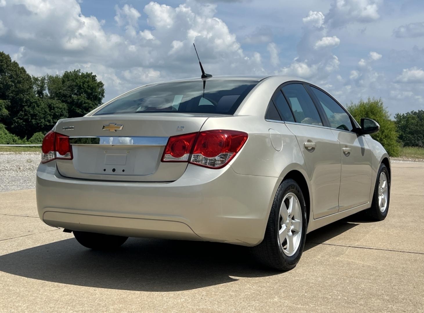 2014 GOLD /Black Cloth Chevrolet Cruze 1LT Auto (1G1PC5SB4E7) with an 1.4L 4 Cyl. Turbo engine, Automatic transmission, located at 2990 Old Orchard Rd., Jackson, MO, 63755, 37.354214, -89.612106 - 2014 Chevrolet Cruze LT Only 78xxx miles Front Wheel Drive 1.4L 4 Cyl. Automatic Power Driver Seat Remote Start Cruise Power Windows/Locks/Mirrors We have financing available and we accept trades! Fill out a credit application on our website or come by today! If you have any questions, giv - Photo#7