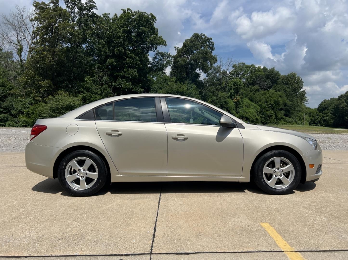 2014 GOLD /Black Cloth Chevrolet Cruze 1LT Auto (1G1PC5SB4E7) with an 1.4L 4 Cyl. Turbo engine, Automatic transmission, located at 2990 Old Orchard Rd., Jackson, MO, 63755, 37.354214, -89.612106 - 2014 Chevrolet Cruze LT Only 78xxx miles Front Wheel Drive 1.4L 4 Cyl. Automatic Power Driver Seat Remote Start Cruise Power Windows/Locks/Mirrors We have financing available and we accept trades! Fill out a credit application on our website or come by today! If you have any questions, giv - Photo#6