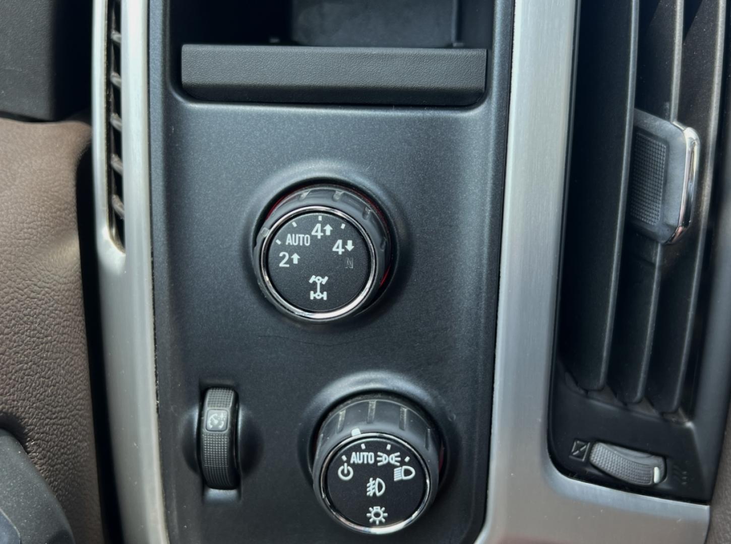 2015 GRAY /Tan Leather GMC Sierra 1500 SLT Crew Cab Long Box 4WD (3GTU2VEC1FG) with an 5.3L V8 engine, Automatic transmission, located at 2990 Old Orchard Rd., Jackson, MO, 63755, 37.354214, -89.612106 - 2015 GMC Sierra 1500 SLT 150xxx miles 4x4 5.3L V8 Automatic Leather Navigation Backup Camera Power/Heated Seats Sunroof Bluetooth Cruise Power Windows/Locks/Mirrors We have financing available and we accept trades! Fill out a credit application on our website or come by today! If you h - Photo#2