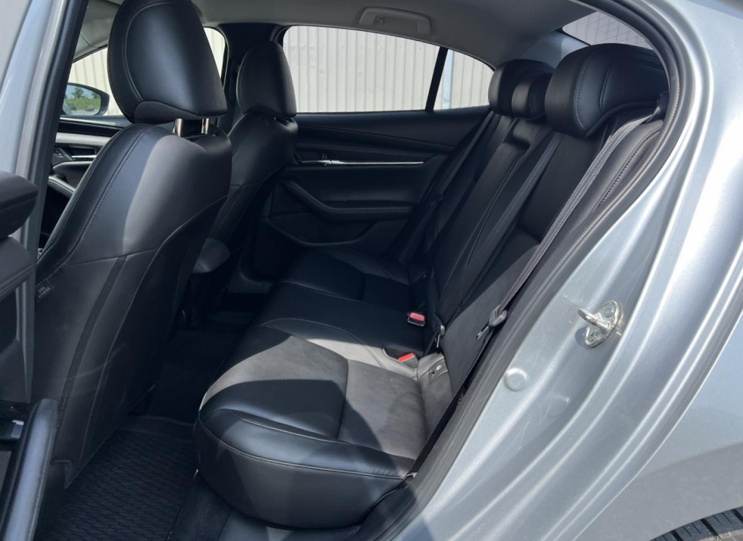 2019 SILVER /Black Leather Mazda MAZDA3 Select (JM1BPBAM9K1) with an 2.5L 4 Cyl. engine, Automatic transmission, located at 2990 Old Orchard Rd., Jackson, MO, 63755, 37.354214, -89.612106 - We have financing available and we accept trades! Fill out a credit application on our website or come by today! If you have any questions, give us a call at (573) 204-7777 or visit our website at firstautocredit.com. - Photo#6