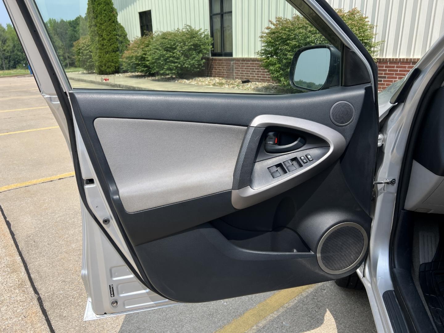 2008 SILVER /Gray Cloth Toyota RAV4 Limited I4 4WD (JTMBD31V386) with an 2.4L 4 Cyl. engine, Automatic transmission, located at 506 S. Kingshighway, Cape Girardeau, MO, 63703, (573) 235-5000, 37.294994, -89.556206 - 2008 Toyota RAV4 Limited 179xxx miles All Wheel Drive 2.4L 4 Cyl. Automatic Navigation Power Driver Seat Bluetooth Cruise Power Windows/Locks/Mirrors We have financing available and we accept trades! Fill out a credit application on our website or come by today! If you have any questions, - Photo#12