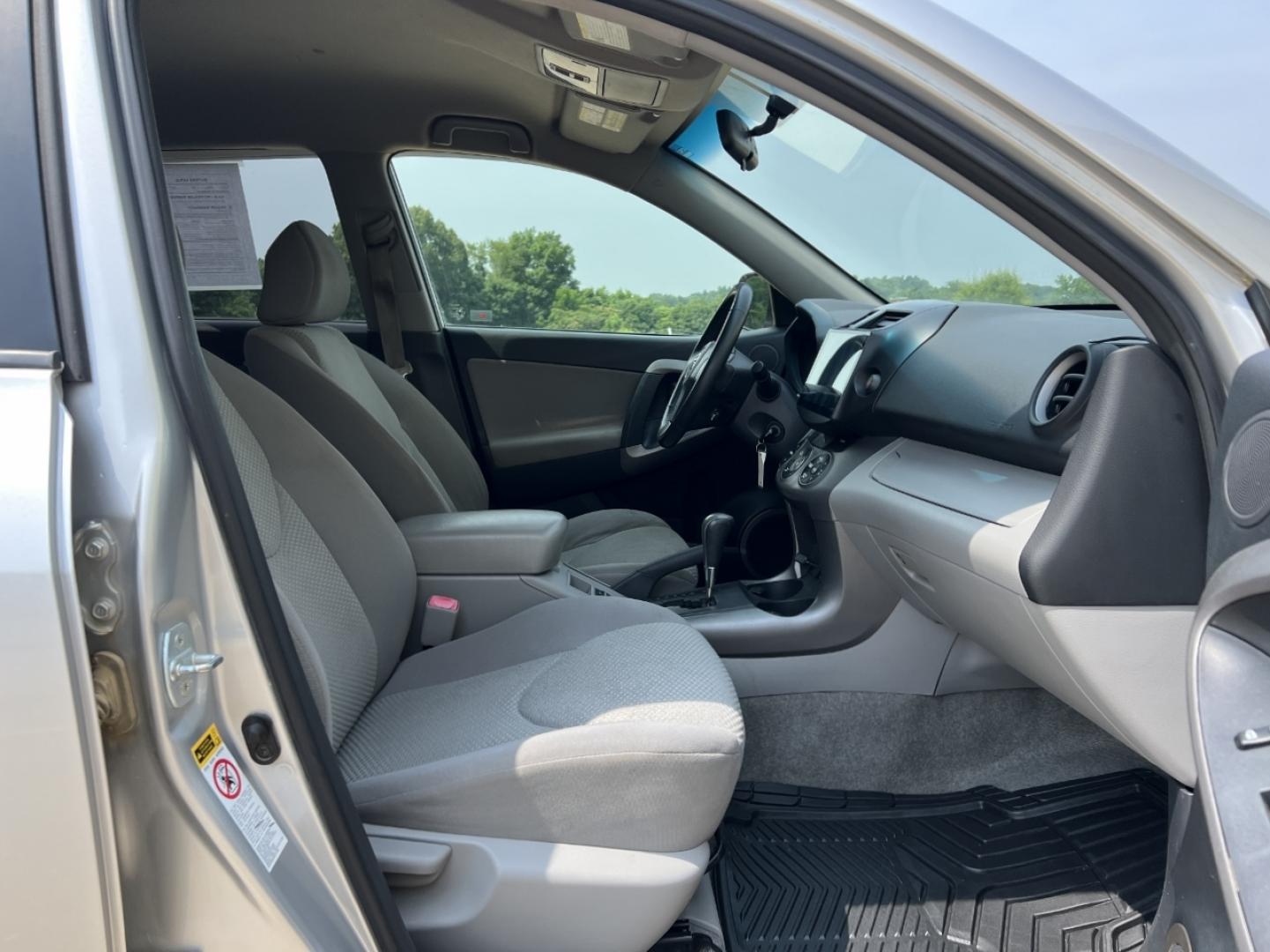 2008 SILVER /Gray Cloth Toyota RAV4 Limited I4 4WD (JTMBD31V386) with an 2.4L 4 Cyl. engine, Automatic transmission, located at 506 S. Kingshighway, Cape Girardeau, MO, 63703, (573) 235-5000, 37.294994, -89.556206 - 2008 Toyota RAV4 Limited 179xxx miles All Wheel Drive 2.4L 4 Cyl. Automatic Navigation Power Driver Seat Bluetooth Cruise Power Windows/Locks/Mirrors We have financing available and we accept trades! Fill out a credit application on our website or come by today! If you have any questions, - Photo#15