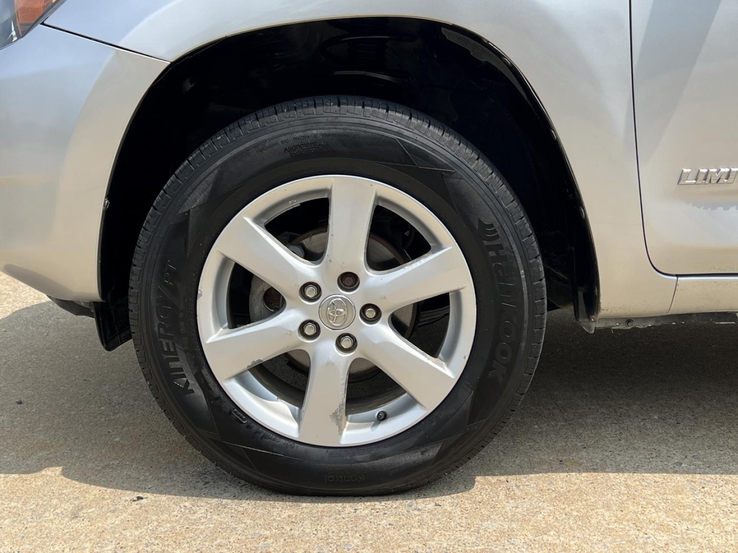 2008 SILVER /Gray Cloth Toyota RAV4 Limited I4 4WD (JTMBD31V386) with an 2.4L 4 Cyl. engine, Automatic transmission, located at 506 S. Kingshighway, Cape Girardeau, MO, 63703, (573) 235-5000, 37.294994, -89.556206 - 2008 Toyota RAV4 Limited 179xxx miles All Wheel Drive 2.4L 4 Cyl. Automatic Navigation Power Driver Seat Bluetooth Cruise Power Windows/Locks/Mirrors We have financing available and we accept trades! Fill out a credit application on our website or come by today! If you have any questions, - Photo#32