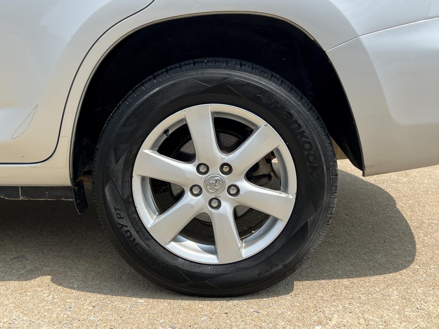 2008 SILVER /Gray Cloth Toyota RAV4 Limited I4 4WD (JTMBD31V386) with an 2.4L 4 Cyl. engine, Automatic transmission, located at 506 S. Kingshighway, Cape Girardeau, MO, 63703, (573) 235-5000, 37.294994, -89.556206 - 2008 Toyota RAV4 Limited 179xxx miles All Wheel Drive 2.4L 4 Cyl. Automatic Navigation Power Driver Seat Bluetooth Cruise Power Windows/Locks/Mirrors We have financing available and we accept trades! Fill out a credit application on our website or come by today! If you have any questions, - Photo#34