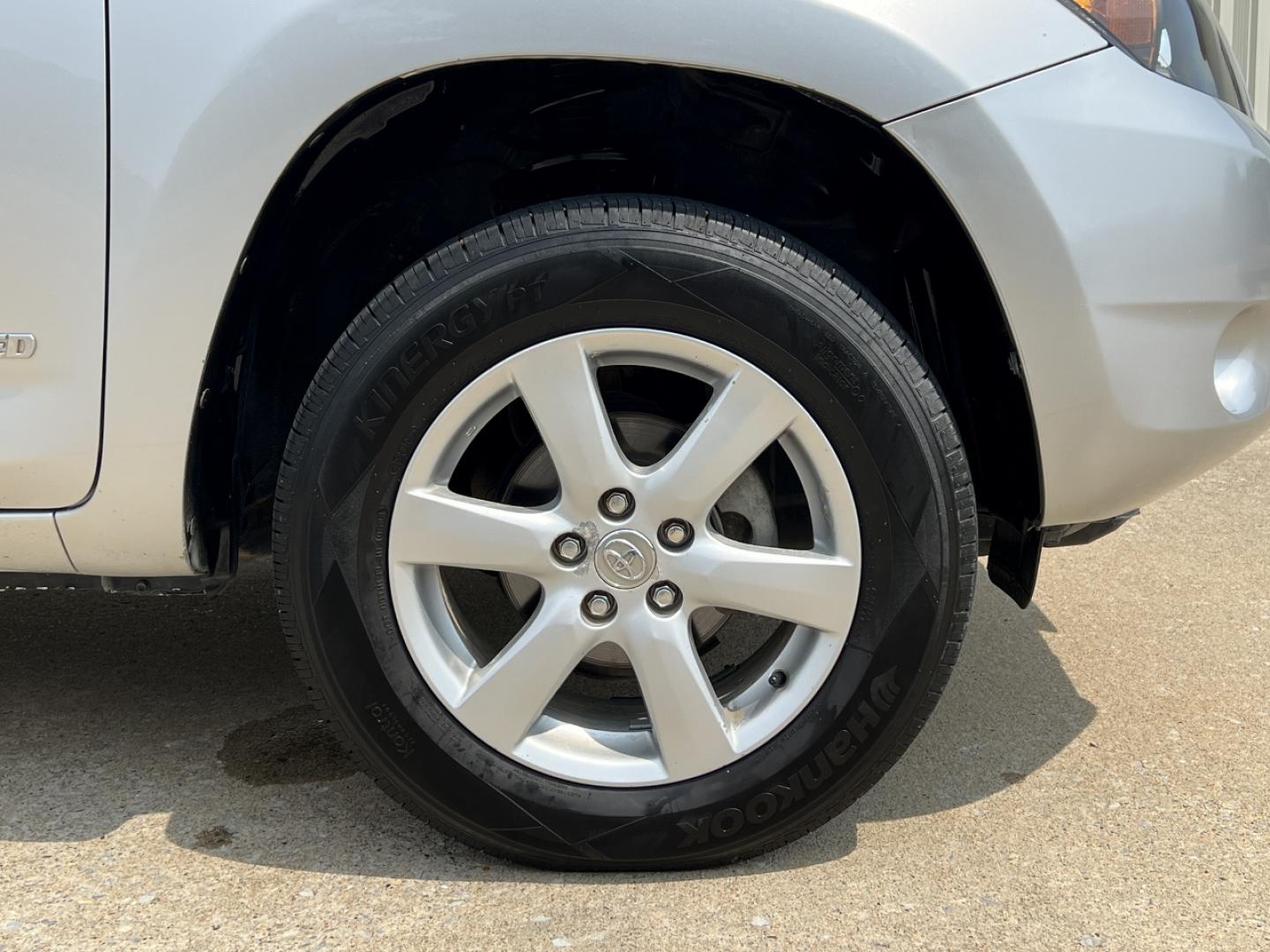 2008 SILVER /Gray Cloth Toyota RAV4 Limited I4 4WD (JTMBD31V386) with an 2.4L 4 Cyl. engine, Automatic transmission, located at 506 S. Kingshighway, Cape Girardeau, MO, 63703, (573) 235-5000, 37.294994, -89.556206 - 2008 Toyota RAV4 Limited 179xxx miles All Wheel Drive 2.4L 4 Cyl. Automatic Navigation Power Driver Seat Bluetooth Cruise Power Windows/Locks/Mirrors We have financing available and we accept trades! Fill out a credit application on our website or come by today! If you have any questions, - Photo#36