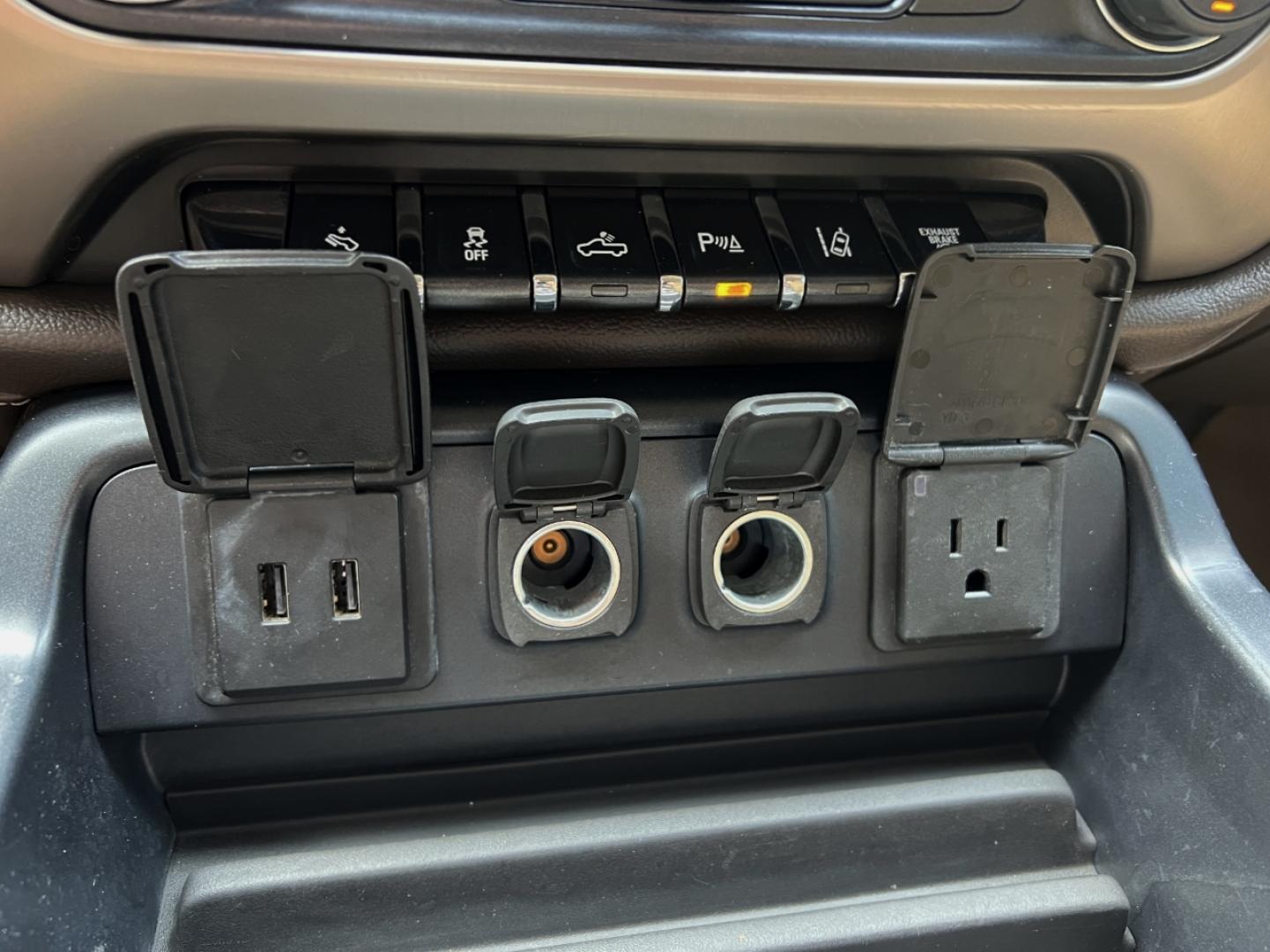 2018 MAROON /Tan Leather GMC Sierra 2500HD Denali Crew Cab 4WD (1GT12UEY8JF) with an 6.6L V8 DIESEL engine, Automatic transmission, located at 2990 Old Orchard Rd., Jackson, MO, 63755, 37.354214, -89.612106 - 2018 GMC Sierra 2500HD Denali 117xxx miles 4x4 6.6L V8 Diesel Automatic Leather Navigation Power/Heated/Cooled Seats Backup Camera Bluetooth Remote Start Cruise Power Windows/Locks/Mirrors We have financing available and we accept trades! Fill out a credit application on our website or - Photo#26