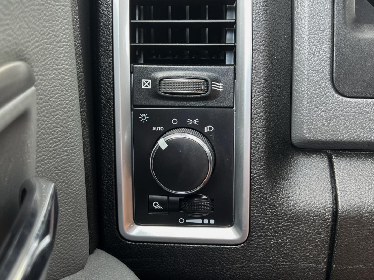 2020 GRAY /Gray Cloth RAM 1500 Classic Classic SLT Crew Cab LWB 4WD (1C6RR7TT8LS) with an 5.7L V8 engine, Automatic transmission, located at 2990 Old Orchard Rd., Jackson, MO, 63755, 37.354214, -89.612106 - 2020 Ram 1500 Classic SLT 95xxx miles 4x4 5.7L V8 Automatic Backup Camera Bluetooth Cruise Power Windows/Locks/Mirrors We have financing available and we accept trades! Fill out a credit application on our website or come by today! If you have any questions, give us a call at (573) 204-777 - Photo#26