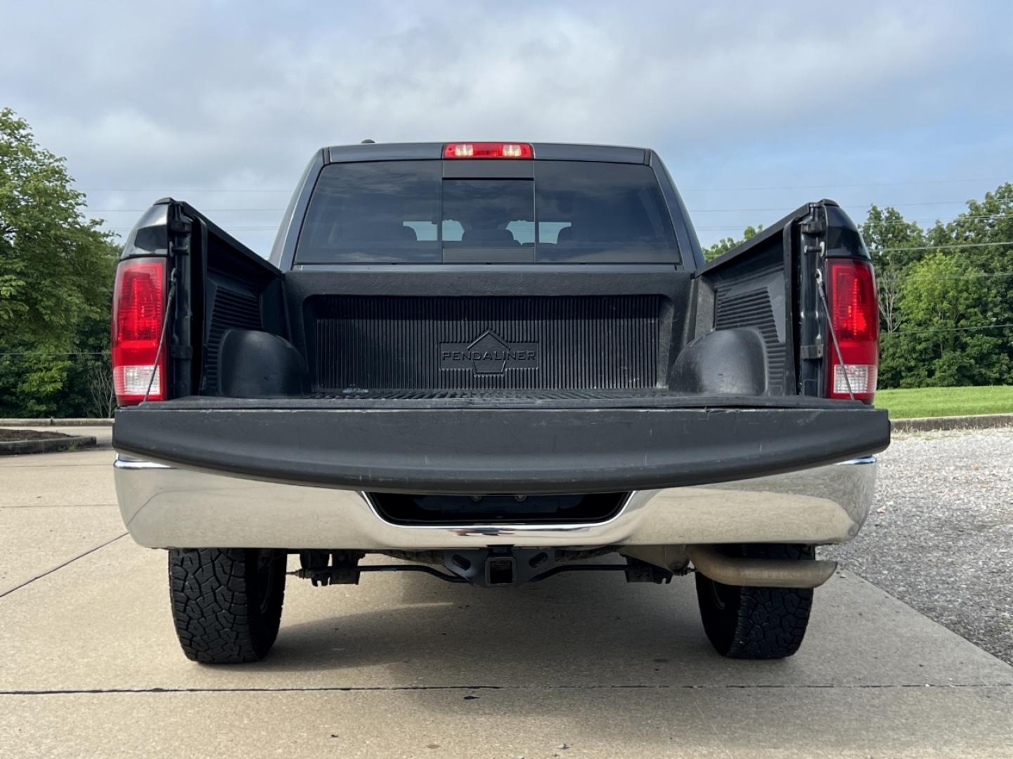 2020 GRAY /Gray Cloth RAM 1500 Classic Classic SLT Crew Cab LWB 4WD (1C6RR7TT8LS) with an 5.7L V8 engine, Automatic transmission, located at 2990 Old Orchard Rd., Jackson, MO, 63755, 37.354214, -89.612106 - 2020 Ram 1500 Classic SLT 95xxx miles 4x4 5.7L V8 Automatic Backup Camera Bluetooth Cruise Power Windows/Locks/Mirrors We have financing available and we accept trades! Fill out a credit application on our website or come by today! If you have any questions, give us a call at (573) 204-777 - Photo#17