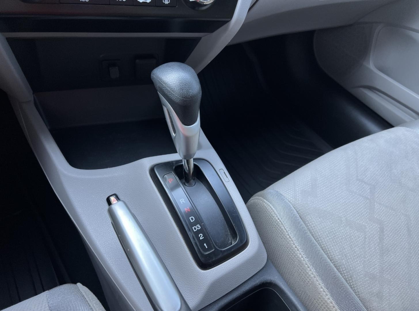 2012 BLACK /Gray Cloth Honda Civic EX (2HGFG3B84CH) with an 1.8L 4 Cyl. engine, Automatic transmission, located at 2990 Old Orchard Rd., Jackson, MO, 63755, 37.354214, -89.612106 - 2012 Honda Civic EX 155xxx miles Front Wheel Drive 1.8L 4 Cyl. Automatic Sunroof Bluetooth Cruise Power Windows/Locks/Mirrors We have financing available and we accept trades! Fill out a credit application on our website or come by today! If you have any questions, give us a call at (573) - Photo#20
