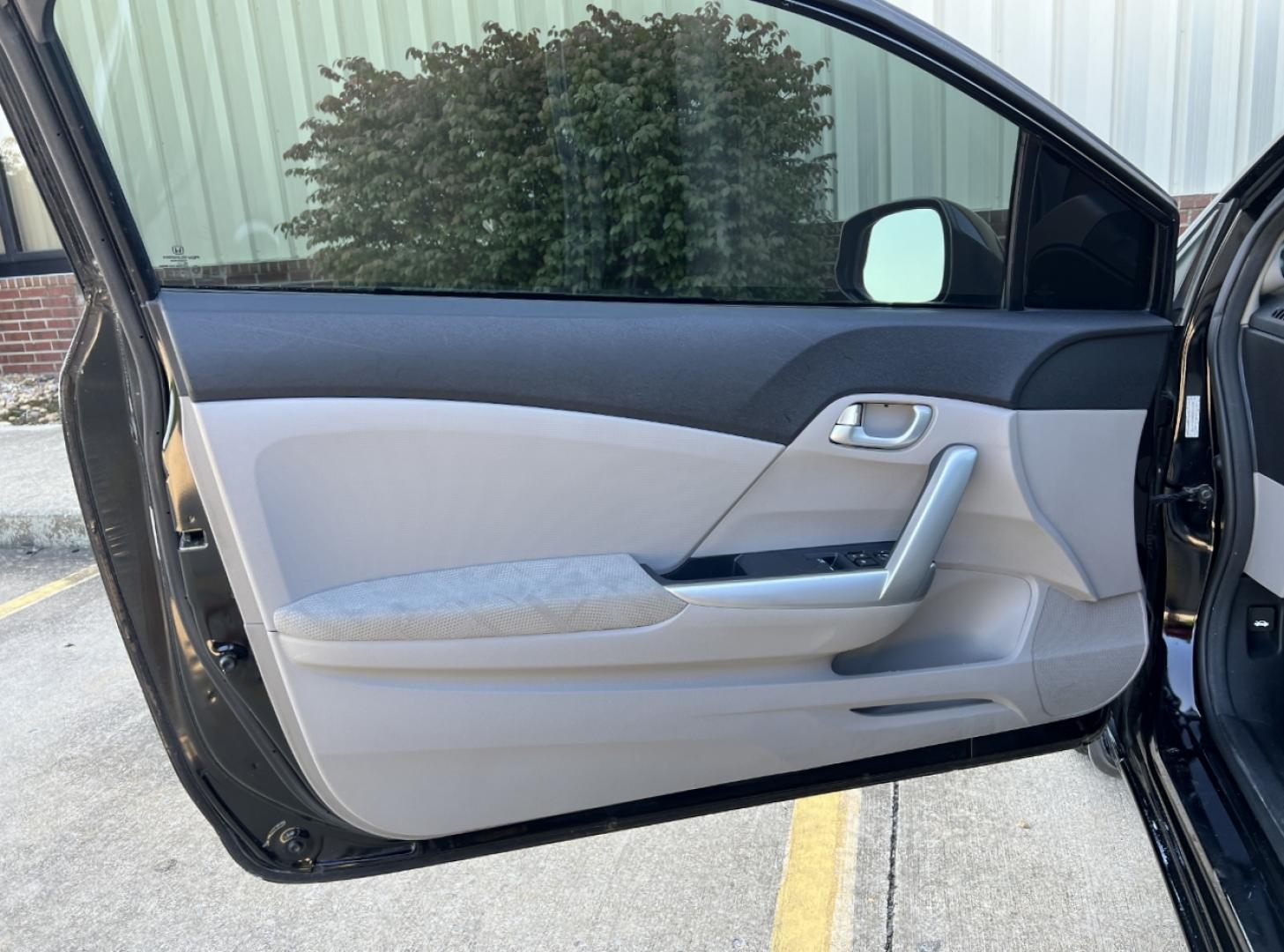 2012 BLACK /Gray Cloth Honda Civic EX (2HGFG3B84CH) with an 1.8L 4 Cyl. engine, Automatic transmission, located at 2990 Old Orchard Rd., Jackson, MO, 63755, 37.354214, -89.612106 - 2012 Honda Civic EX 155xxx miles Front Wheel Drive 1.8L 4 Cyl. Automatic Sunroof Bluetooth Cruise Power Windows/Locks/Mirrors We have financing available and we accept trades! Fill out a credit application on our website or come by today! If you have any questions, give us a call at (573) - Photo#10