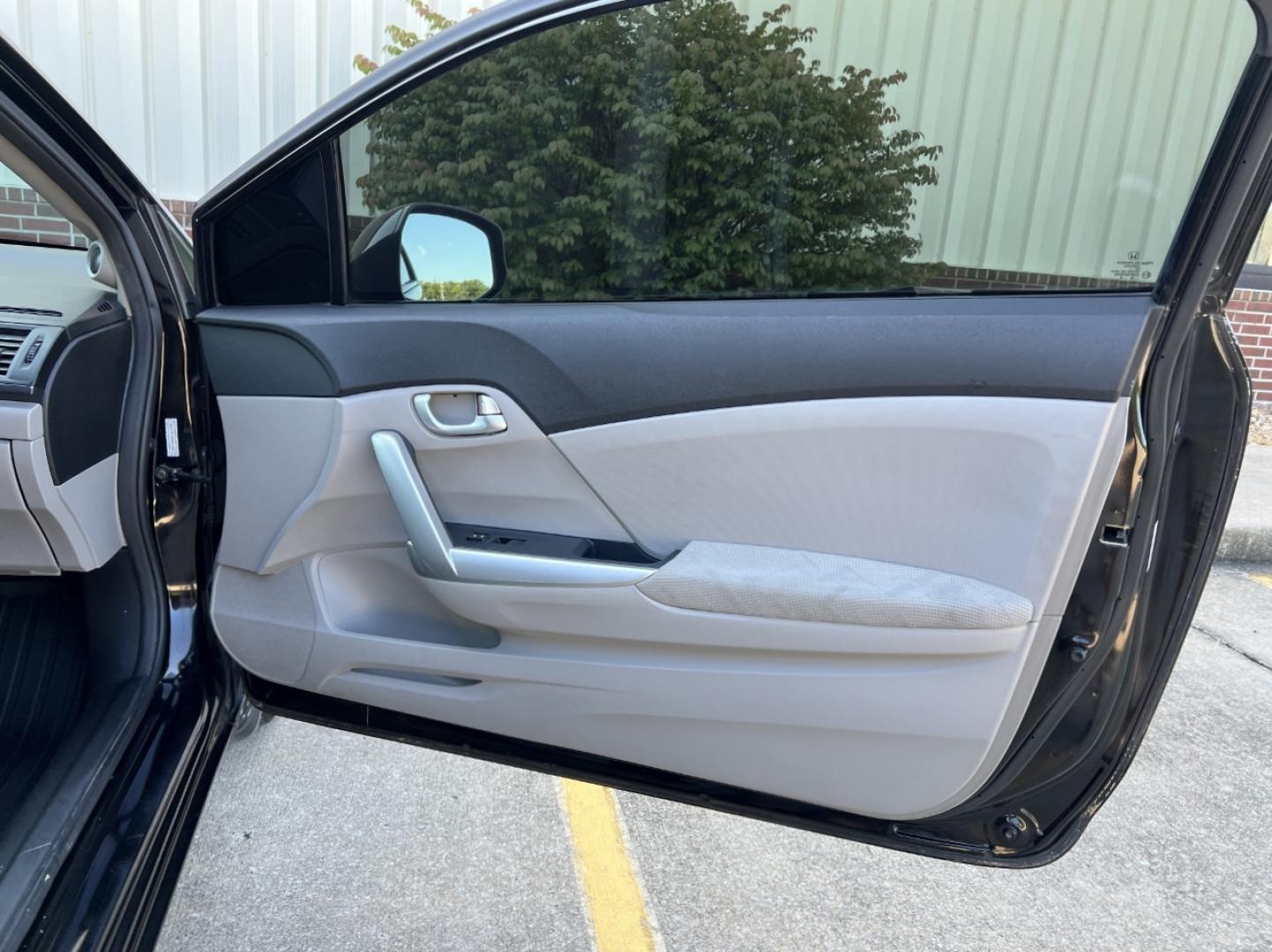 2012 BLACK /Gray Cloth Honda Civic EX (2HGFG3B84CH) with an 1.8L 4 Cyl. engine, Automatic transmission, located at 2990 Old Orchard Rd., Jackson, MO, 63755, 37.354214, -89.612106 - 2012 Honda Civic EX 155xxx miles Front Wheel Drive 1.8L 4 Cyl. Automatic Sunroof Bluetooth Cruise Power Windows/Locks/Mirrors We have financing available and we accept trades! Fill out a credit application on our website or come by today! If you have any questions, give us a call at (573) - Photo#12