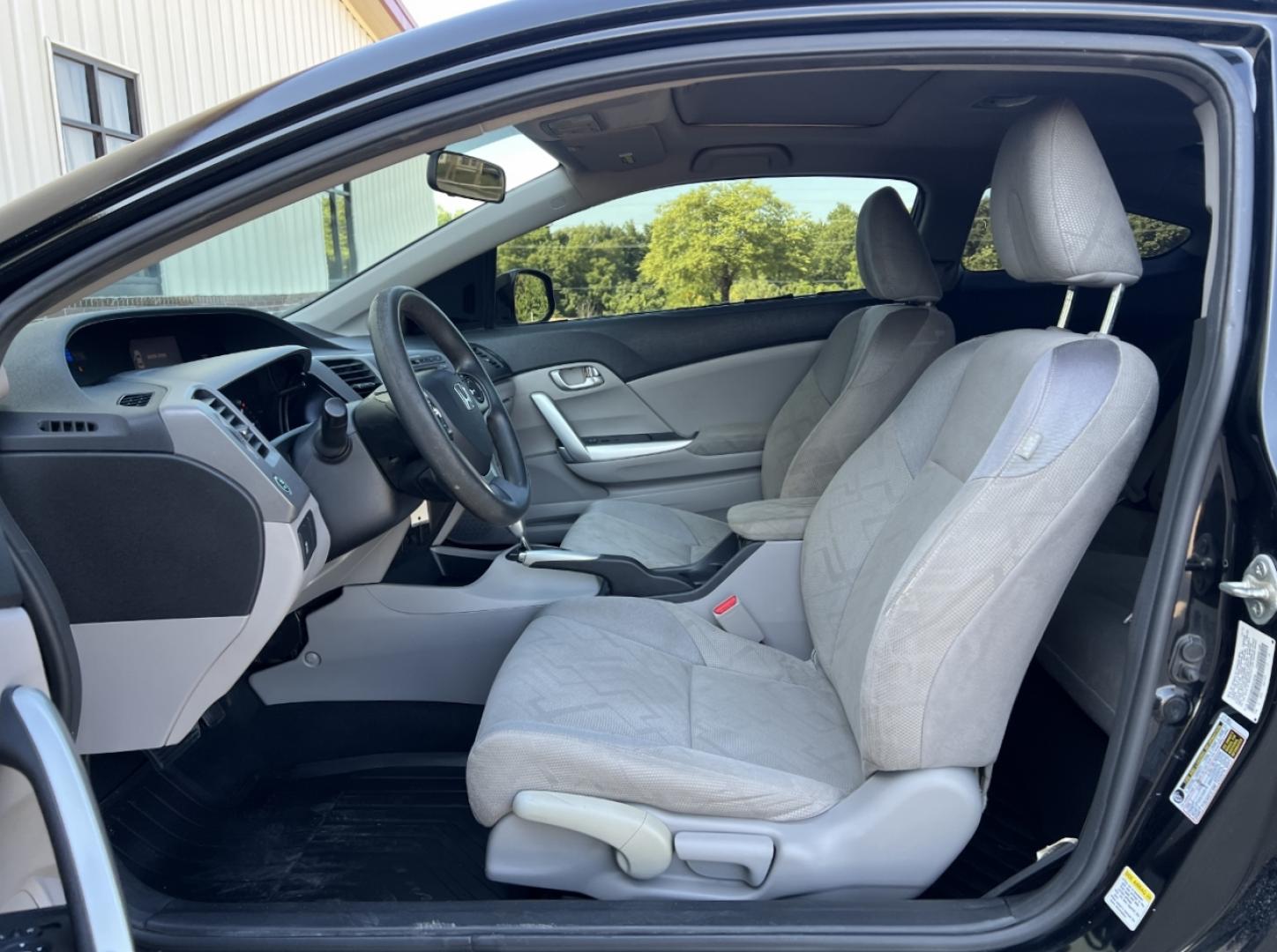 2012 BLACK /Gray Cloth Honda Civic EX (2HGFG3B84CH) with an 1.8L 4 Cyl. engine, Automatic transmission, located at 2990 Old Orchard Rd., Jackson, MO, 63755, 37.354214, -89.612106 - 2012 Honda Civic EX 155xxx miles Front Wheel Drive 1.8L 4 Cyl. Automatic Sunroof Bluetooth Cruise Power Windows/Locks/Mirrors We have financing available and we accept trades! Fill out a credit application on our website or come by today! If you have any questions, give us a call at (573) - Photo#11