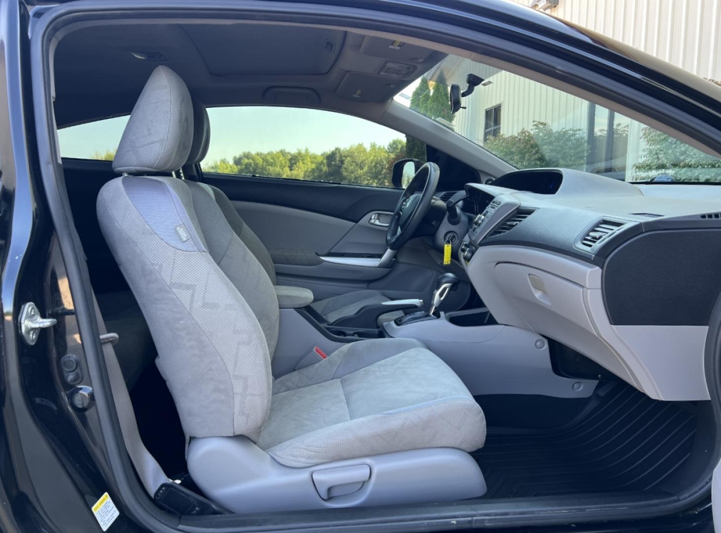 2012 BLACK /Gray Cloth Honda Civic EX (2HGFG3B84CH) with an 1.8L 4 Cyl. engine, Automatic transmission, located at 2990 Old Orchard Rd., Jackson, MO, 63755, 37.354214, -89.612106 - 2012 Honda Civic EX 155xxx miles Front Wheel Drive 1.8L 4 Cyl. Automatic Sunroof Bluetooth Cruise Power Windows/Locks/Mirrors We have financing available and we accept trades! Fill out a credit application on our website or come by today! If you have any questions, give us a call at (573) - Photo#13