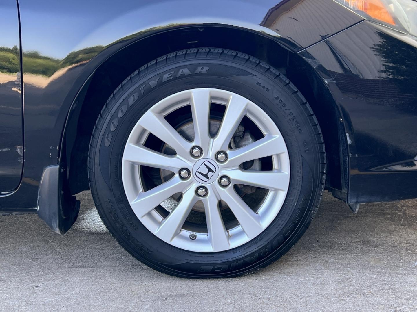 2012 BLACK /Gray Cloth Honda Civic EX (2HGFG3B84CH) with an 1.8L 4 Cyl. engine, Automatic transmission, located at 2990 Old Orchard Rd., Jackson, MO, 63755, 37.354214, -89.612106 - 2012 Honda Civic EX 155xxx miles Front Wheel Drive 1.8L 4 Cyl. Automatic Sunroof Bluetooth Cruise Power Windows/Locks/Mirrors We have financing available and we accept trades! Fill out a credit application on our website or come by today! If you have any questions, give us a call at (573) - Photo#35