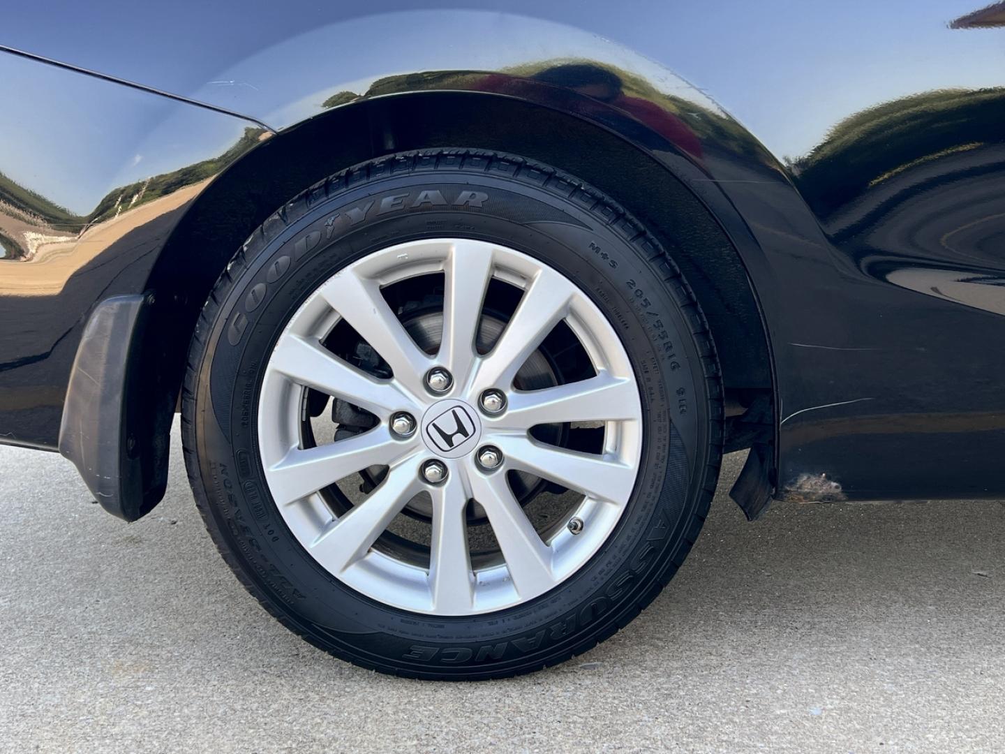 2012 BLACK /Gray Cloth Honda Civic EX (2HGFG3B84CH) with an 1.8L 4 Cyl. engine, Automatic transmission, located at 2990 Old Orchard Rd., Jackson, MO, 63755, 37.354214, -89.612106 - 2012 Honda Civic EX 155xxx miles Front Wheel Drive 1.8L 4 Cyl. Automatic Sunroof Bluetooth Cruise Power Windows/Locks/Mirrors We have financing available and we accept trades! Fill out a credit application on our website or come by today! If you have any questions, give us a call at (573) - Photo#34
