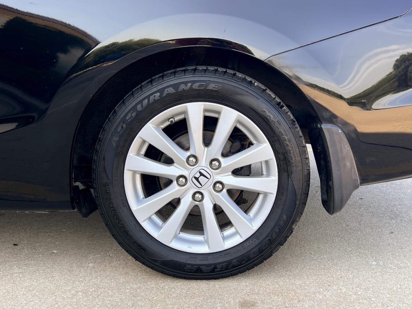 2012 BLACK /Gray Cloth Honda Civic EX (2HGFG3B84CH) with an 1.8L 4 Cyl. engine, Automatic transmission, located at 2990 Old Orchard Rd., Jackson, MO, 63755, 37.354214, -89.612106 - 2012 Honda Civic EX 155xxx miles Front Wheel Drive 1.8L 4 Cyl. Automatic Sunroof Bluetooth Cruise Power Windows/Locks/Mirrors We have financing available and we accept trades! Fill out a credit application on our website or come by today! If you have any questions, give us a call at (573) - Photo#33