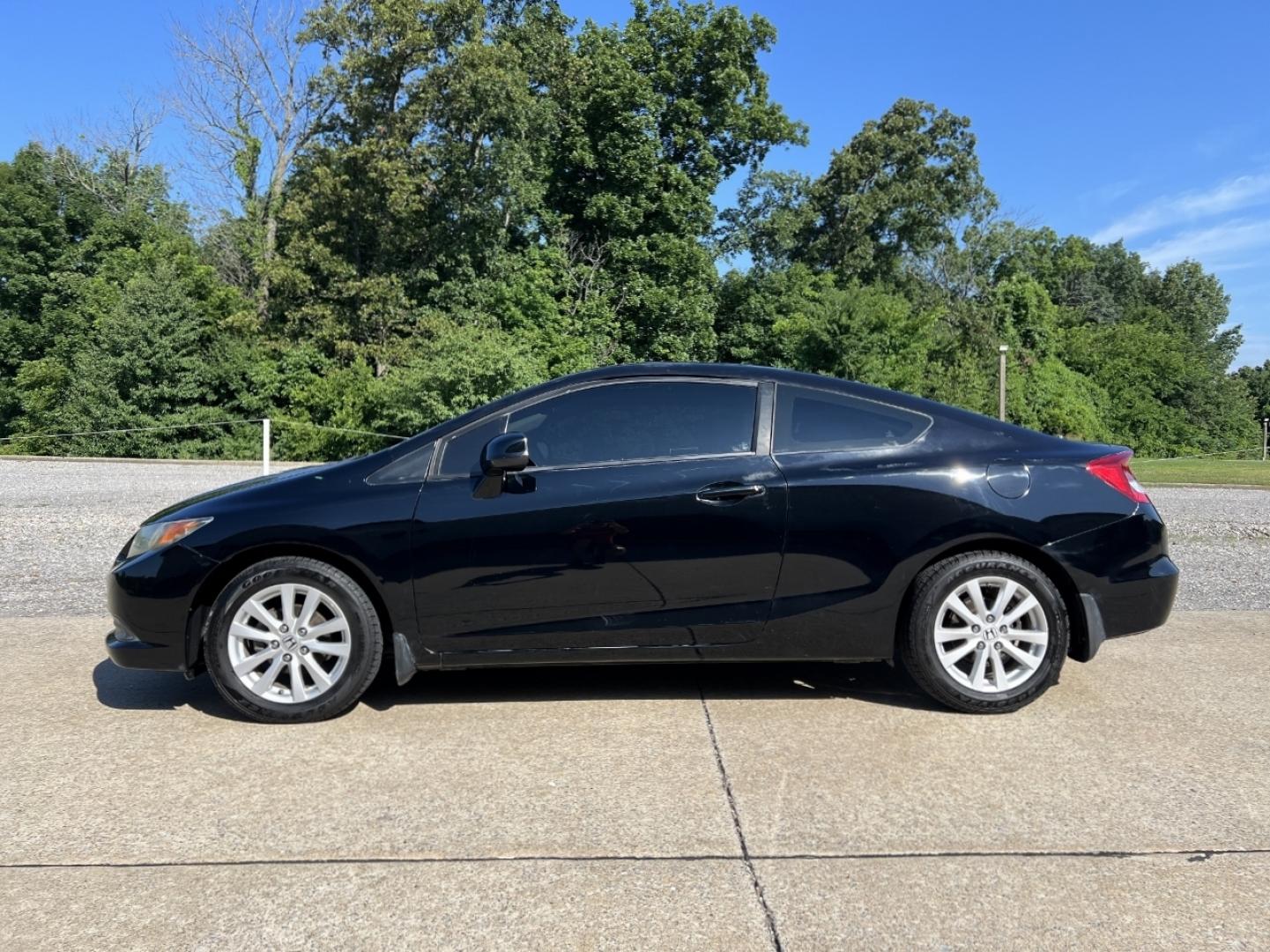 2012 BLACK /Gray Cloth Honda Civic EX (2HGFG3B84CH) with an 1.8L 4 Cyl. engine, Automatic transmission, located at 2990 Old Orchard Rd., Jackson, MO, 63755, 37.354214, -89.612106 - 2012 Honda Civic EX 155xxx miles Front Wheel Drive 1.8L 4 Cyl. Automatic Sunroof Bluetooth Cruise Power Windows/Locks/Mirrors We have financing available and we accept trades! Fill out a credit application on our website or come by today! If you have any questions, give us a call at (573) - Photo#4