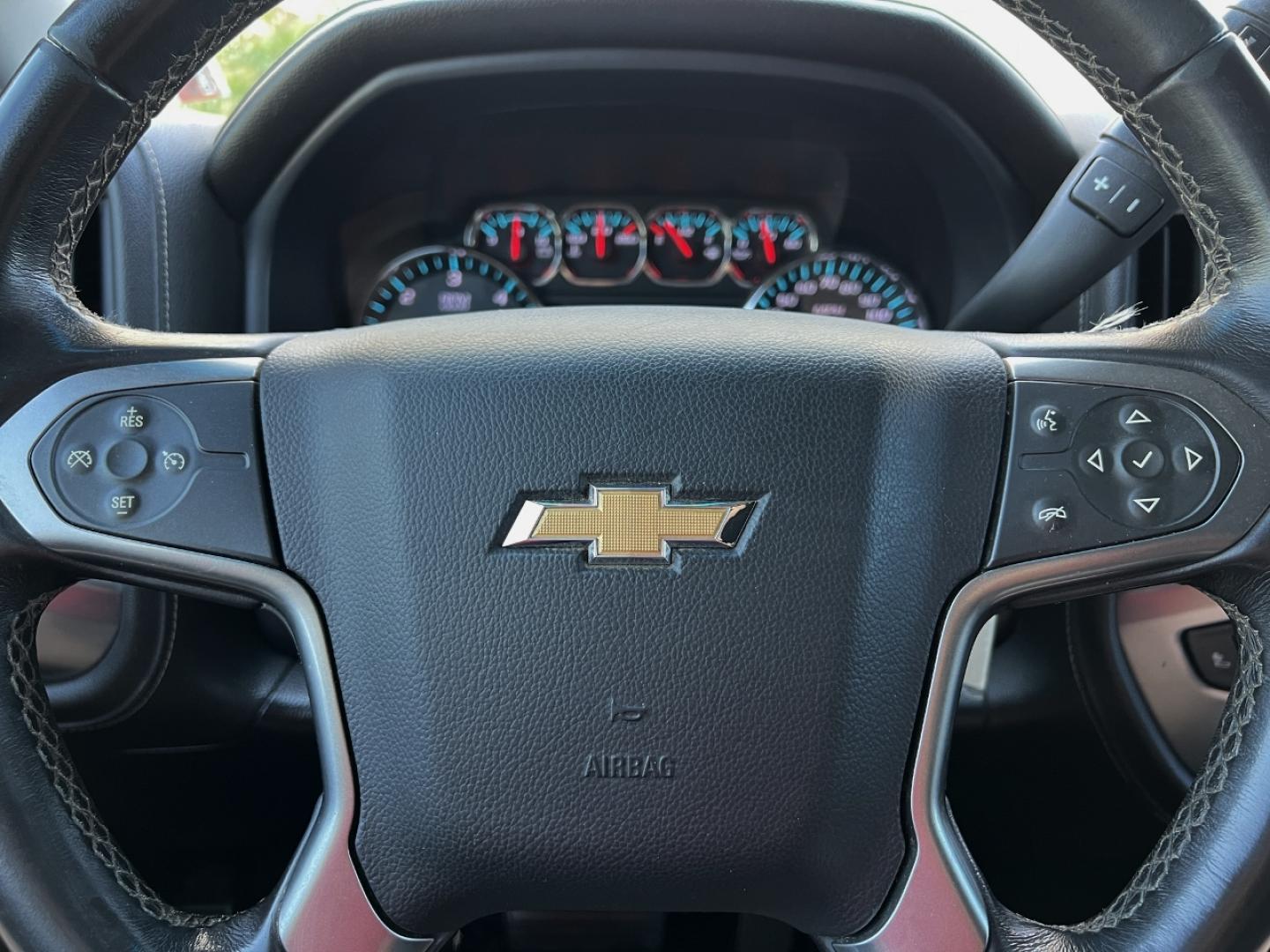 2018 GRAY /Gray Leather Chevrolet Silverado 2500HD LTZ Crew Cab Long Box 4WD (1GC1KWEG7JF) with an 6.0L V8 engine, Automatic transmission, located at 2990 Old Orchard Rd., Jackson, MO, 63755, 37.354214, -89.612106 - 2018 Chevrolet Silverado 2500HD LTZ 222xxx miles 4x4 6.0L V8 Automatic Leather Backup Camera Power/Heated Seats Bluetooth Remote Start Cruise Power Windows/Locks/Mirrors We have financing available and we accept trades! Fill out a credit application on our website or come by today! If y - Photo#23