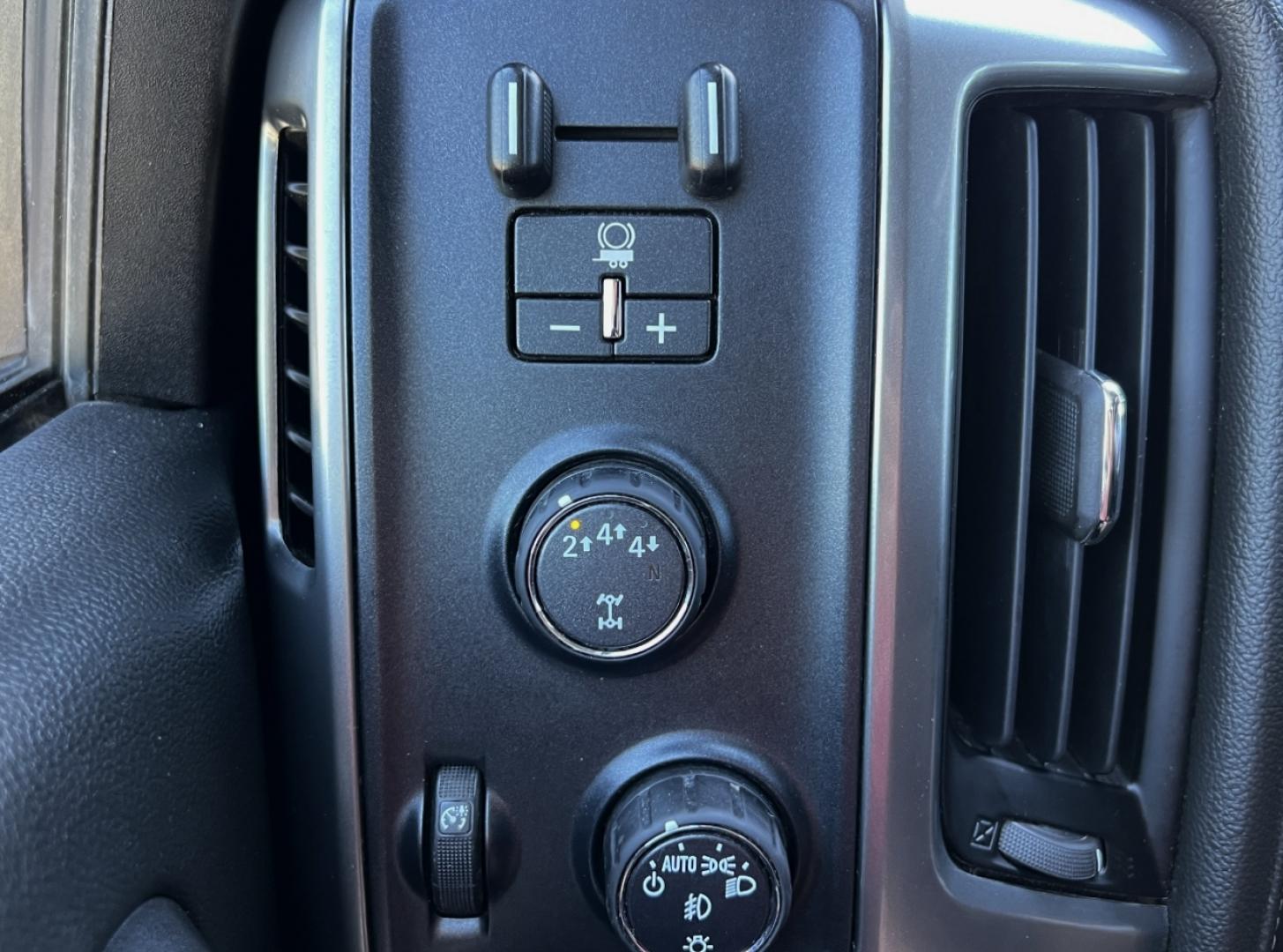2018 GRAY /Gray Leather Chevrolet Silverado 2500HD LTZ Crew Cab Long Box 4WD (1GC1KWEG7JF) with an 6.0L V8 engine, Automatic transmission, located at 2990 Old Orchard Rd., Jackson, MO, 63755, 37.354214, -89.612106 - 2018 Chevrolet Silverado 2500HD LTZ 222xxx miles 4x4 6.0L V8 Automatic Leather Backup Camera Power/Heated Seats Bluetooth Remote Start Cruise Power Windows/Locks/Mirrors We have financing available and we accept trades! Fill out a credit application on our website or come by today! If y - Photo#2