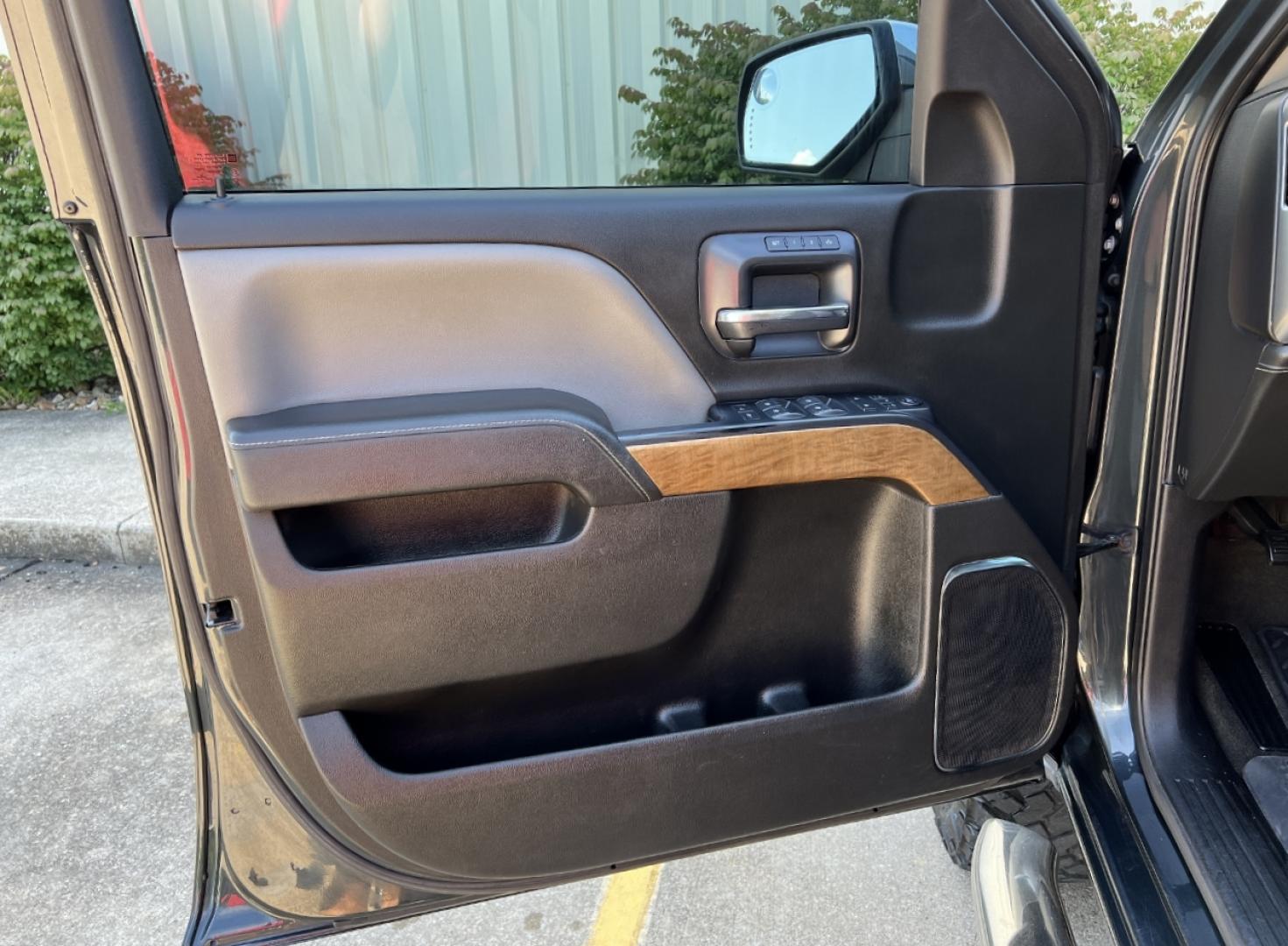 2018 GRAY /Gray Leather Chevrolet Silverado 2500HD LTZ Crew Cab Long Box 4WD (1GC1KWEG7JF) with an 6.0L V8 engine, Automatic transmission, located at 2990 Old Orchard Rd., Jackson, MO, 63755, 37.354214, -89.612106 - 2018 Chevrolet Silverado 2500HD LTZ 222xxx miles 4x4 6.0L V8 Automatic Leather Backup Camera Power/Heated Seats Bluetooth Remote Start Cruise Power Windows/Locks/Mirrors We have financing available and we accept trades! Fill out a credit application on our website or come by today! If y - Photo#14