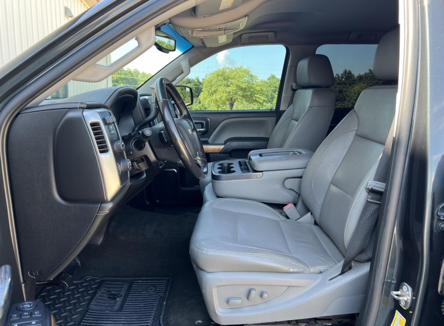 2018 GRAY /Gray Leather Chevrolet Silverado 2500HD LTZ Crew Cab Long Box 4WD (1GC1KWEG7JF) with an 6.0L V8 engine, Automatic transmission, located at 2990 Old Orchard Rd., Jackson, MO, 63755, 37.354214, -89.612106 - 2018 Chevrolet Silverado 2500HD LTZ 222xxx miles 4x4 6.0L V8 Automatic Leather Backup Camera Power/Heated Seats Bluetooth Remote Start Cruise Power Windows/Locks/Mirrors We have financing available and we accept trades! Fill out a credit application on our website or come by today! If y - Photo#15