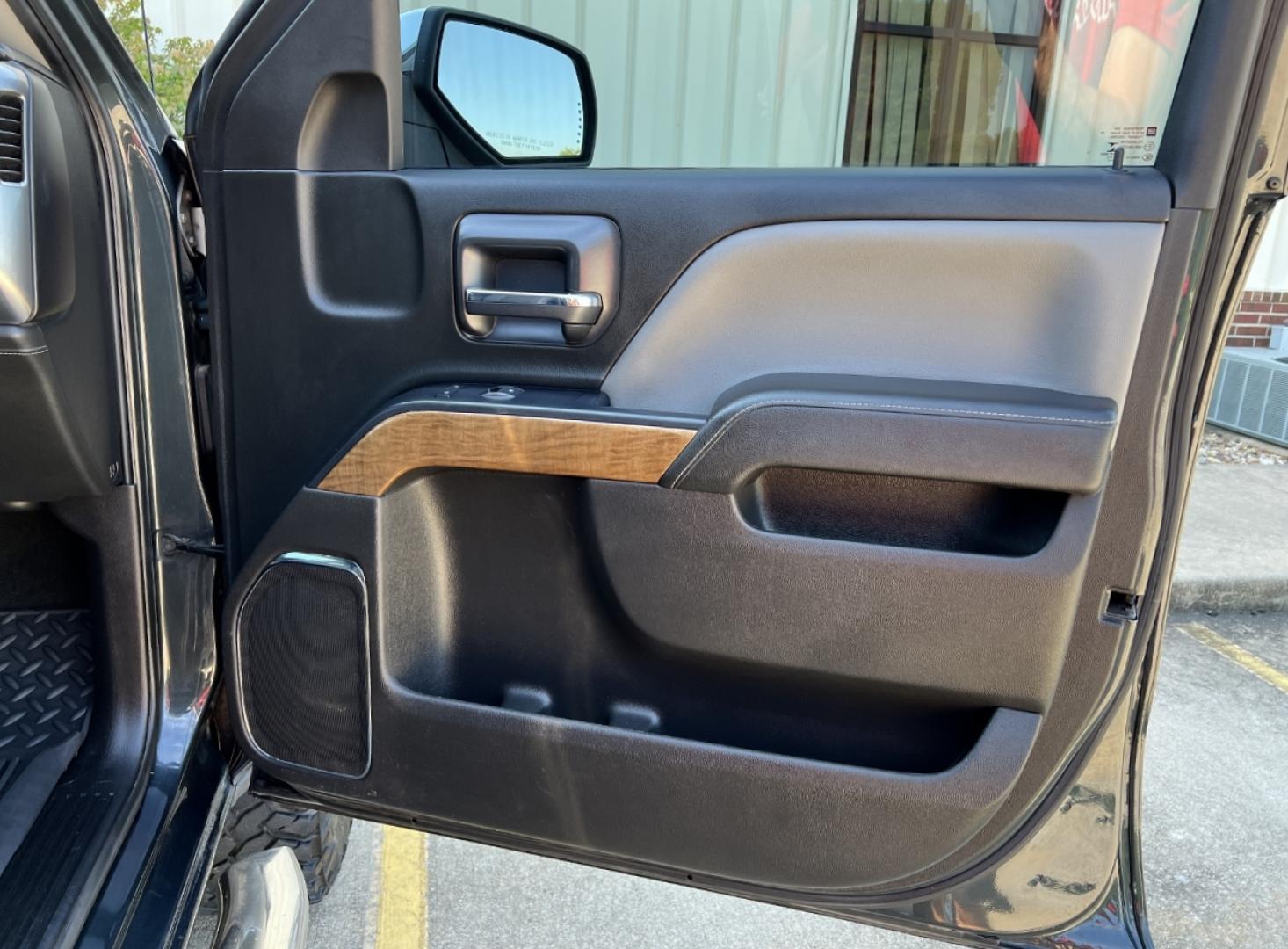 2018 GRAY /Gray Leather Chevrolet Silverado 2500HD LTZ Crew Cab Long Box 4WD (1GC1KWEG7JF) with an 6.0L V8 engine, Automatic transmission, located at 2990 Old Orchard Rd., Jackson, MO, 63755, 37.354214, -89.612106 - 2018 Chevrolet Silverado 2500HD LTZ 222xxx miles 4x4 6.0L V8 Automatic Leather Backup Camera Power/Heated Seats Bluetooth Remote Start Cruise Power Windows/Locks/Mirrors We have financing available and we accept trades! Fill out a credit application on our website or come by today! If y - Photo#16