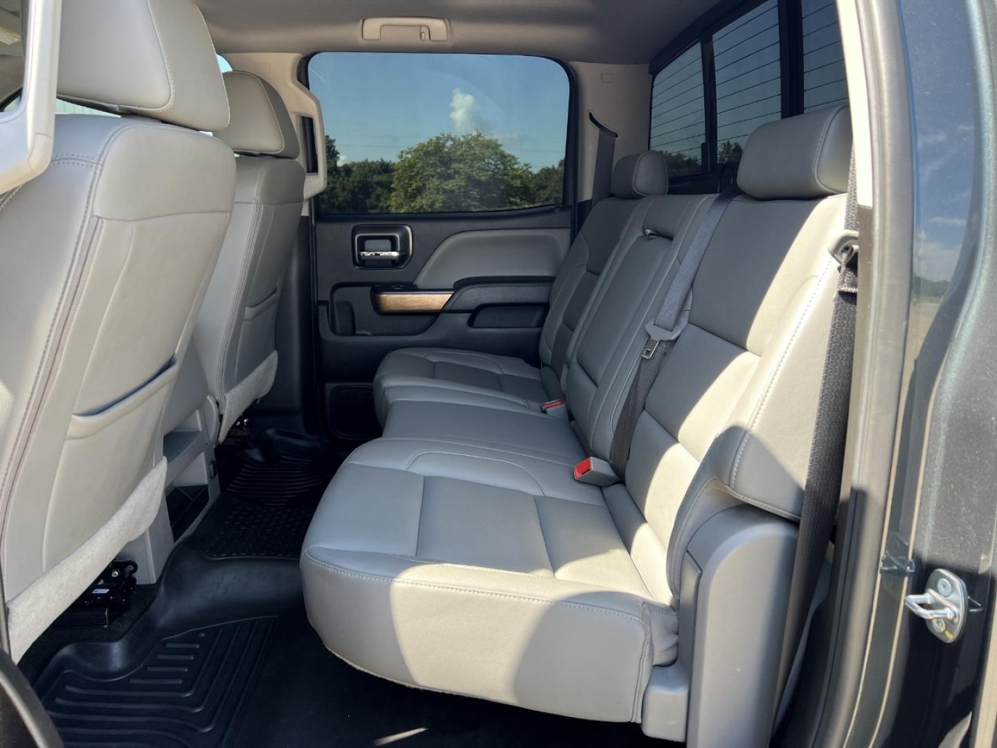 2018 GRAY /Gray Leather Chevrolet Silverado 2500HD LTZ Crew Cab Long Box 4WD (1GC1KWEG7JF) with an 6.0L V8 engine, Automatic transmission, located at 2990 Old Orchard Rd., Jackson, MO, 63755, 37.354214, -89.612106 - 2018 Chevrolet Silverado 2500HD LTZ 222xxx miles 4x4 6.0L V8 Automatic Leather Backup Camera Power/Heated Seats Bluetooth Remote Start Cruise Power Windows/Locks/Mirrors We have financing available and we accept trades! Fill out a credit application on our website or come by today! If y - Photo#18