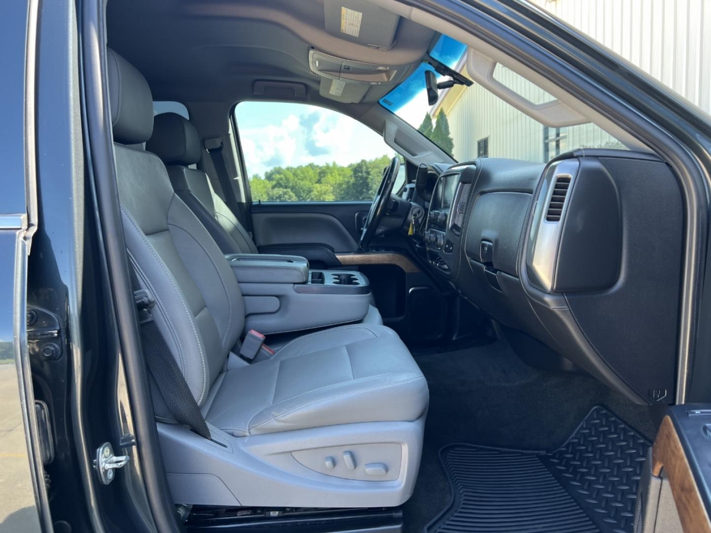 2018 GRAY /Gray Leather Chevrolet Silverado 2500HD LTZ Crew Cab Long Box 4WD (1GC1KWEG7JF) with an 6.0L V8 engine, Automatic transmission, located at 2990 Old Orchard Rd., Jackson, MO, 63755, 37.354214, -89.612106 - 2018 Chevrolet Silverado 2500HD LTZ 222xxx miles 4x4 6.0L V8 Automatic Leather Backup Camera Power/Heated Seats Bluetooth Remote Start Cruise Power Windows/Locks/Mirrors We have financing available and we accept trades! Fill out a credit application on our website or come by today! If y - Photo#17