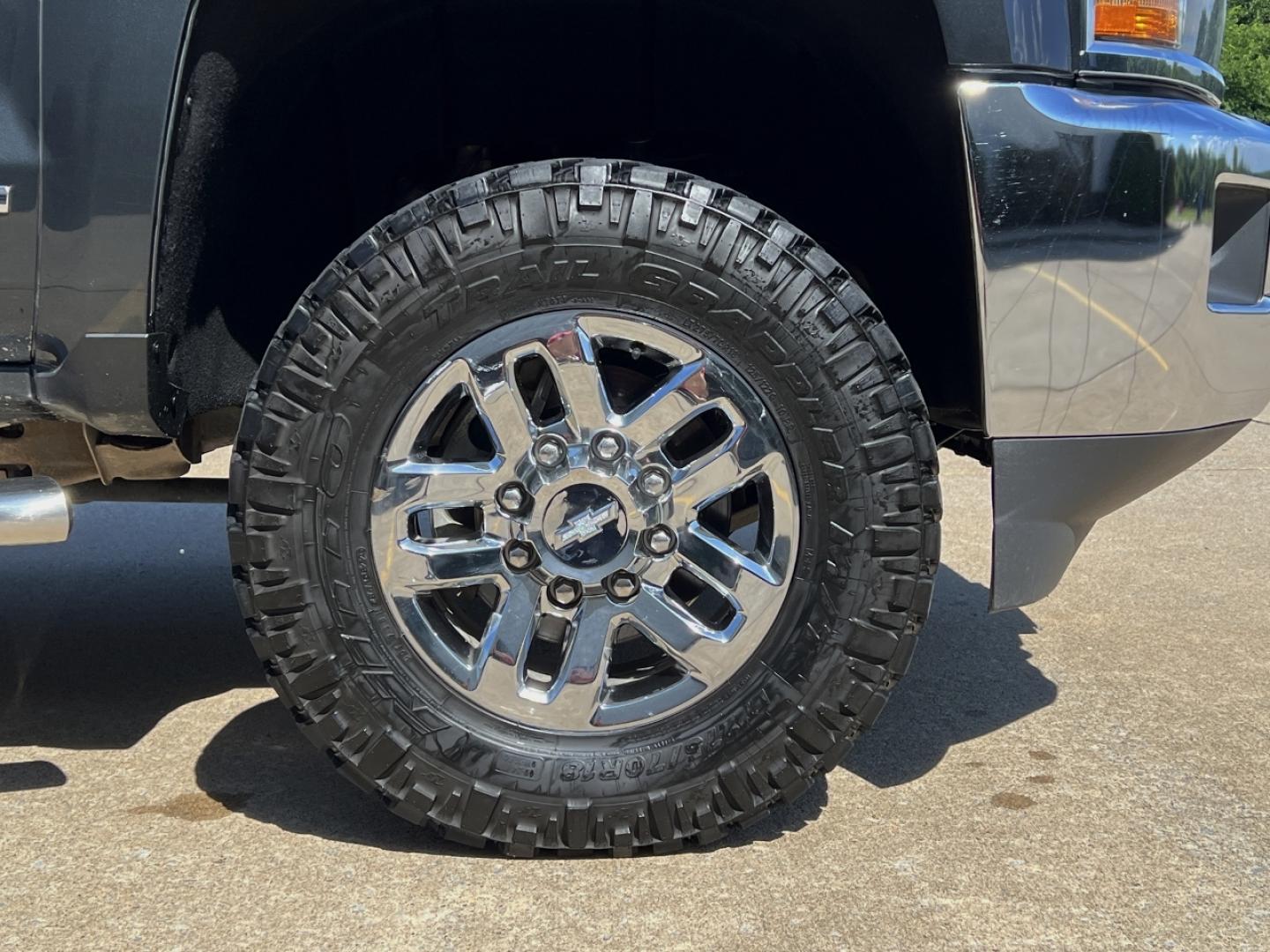 2018 GRAY /Gray Leather Chevrolet Silverado 2500HD LTZ Crew Cab Long Box 4WD (1GC1KWEG7JF) with an 6.0L V8 engine, Automatic transmission, located at 2990 Old Orchard Rd., Jackson, MO, 63755, 37.354214, -89.612106 - 2018 Chevrolet Silverado 2500HD LTZ 222xxx miles 4x4 6.0L V8 Automatic Leather Backup Camera Power/Heated Seats Bluetooth Remote Start Cruise Power Windows/Locks/Mirrors We have financing available and we accept trades! Fill out a credit application on our website or come by today! If y - Photo#37
