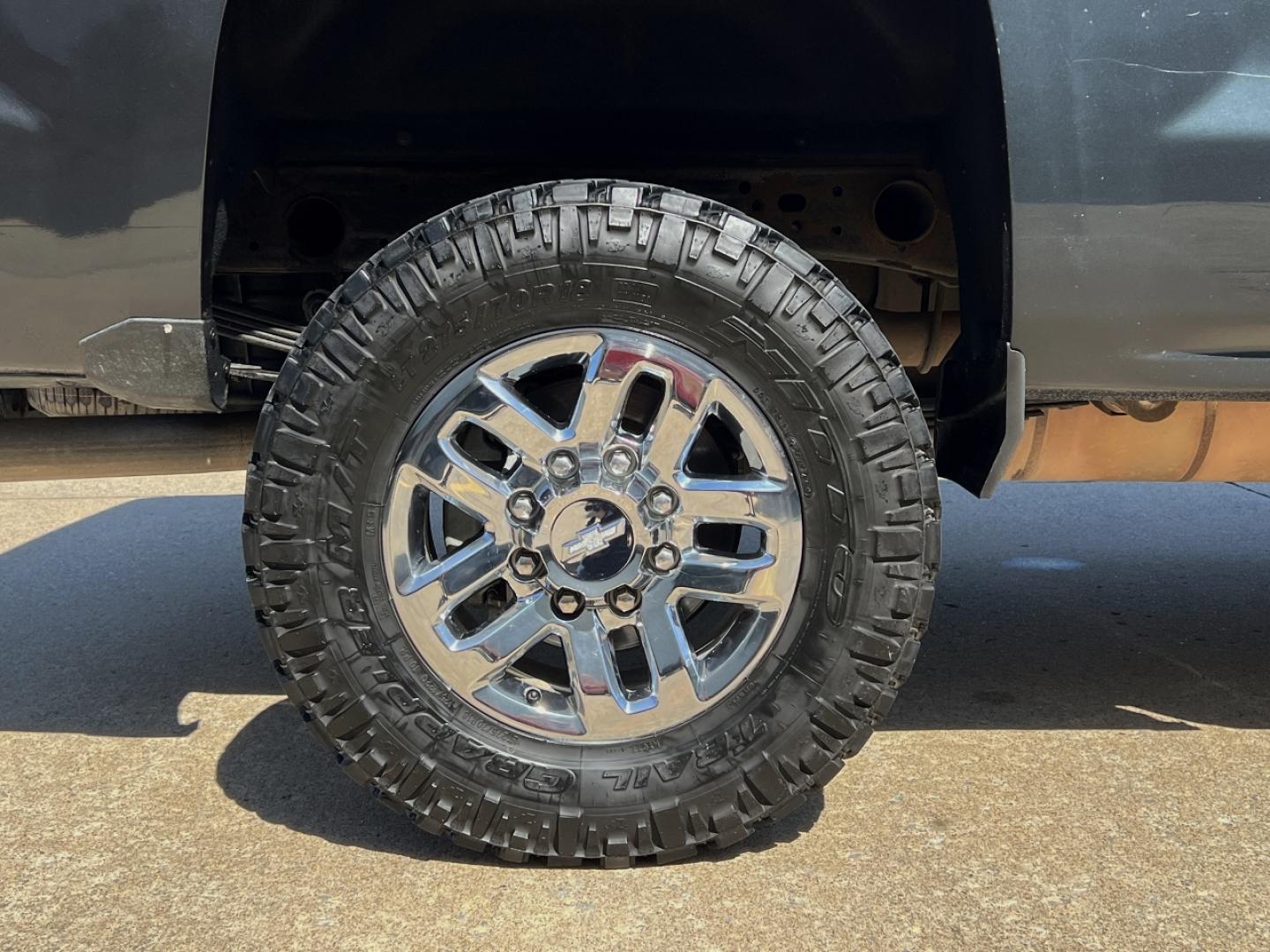 2018 GRAY /Gray Leather Chevrolet Silverado 2500HD LTZ Crew Cab Long Box 4WD (1GC1KWEG7JF) with an 6.0L V8 engine, Automatic transmission, located at 2990 Old Orchard Rd., Jackson, MO, 63755, 37.354214, -89.612106 - 2018 Chevrolet Silverado 2500HD LTZ 222xxx miles 4x4 6.0L V8 Automatic Leather Backup Camera Power/Heated Seats Bluetooth Remote Start Cruise Power Windows/Locks/Mirrors We have financing available and we accept trades! Fill out a credit application on our website or come by today! If y - Photo#36