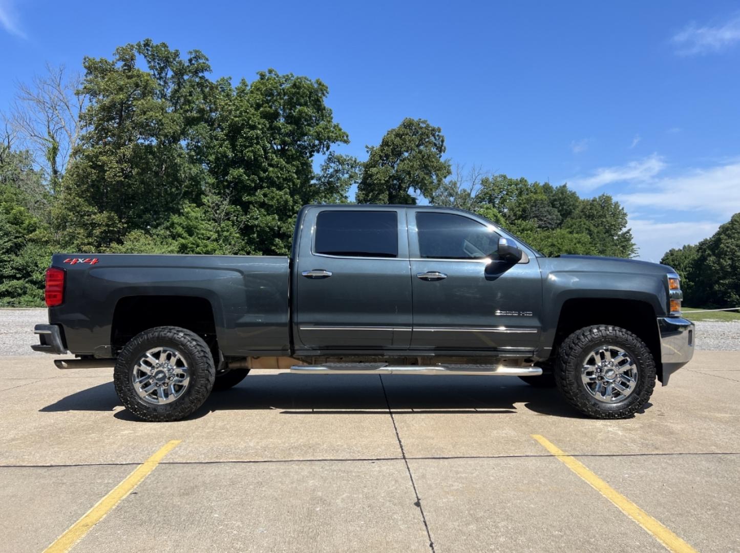 2018 GRAY /Gray Leather Chevrolet Silverado 2500HD LTZ Crew Cab Long Box 4WD (1GC1KWEG7JF) with an 6.0L V8 engine, Automatic transmission, located at 2990 Old Orchard Rd., Jackson, MO, 63755, 37.354214, -89.612106 - 2018 Chevrolet Silverado 2500HD LTZ 222xxx miles 4x4 6.0L V8 Automatic Leather Backup Camera Power/Heated Seats Bluetooth Remote Start Cruise Power Windows/Locks/Mirrors We have financing available and we accept trades! Fill out a credit application on our website or come by today! If y - Photo#9
