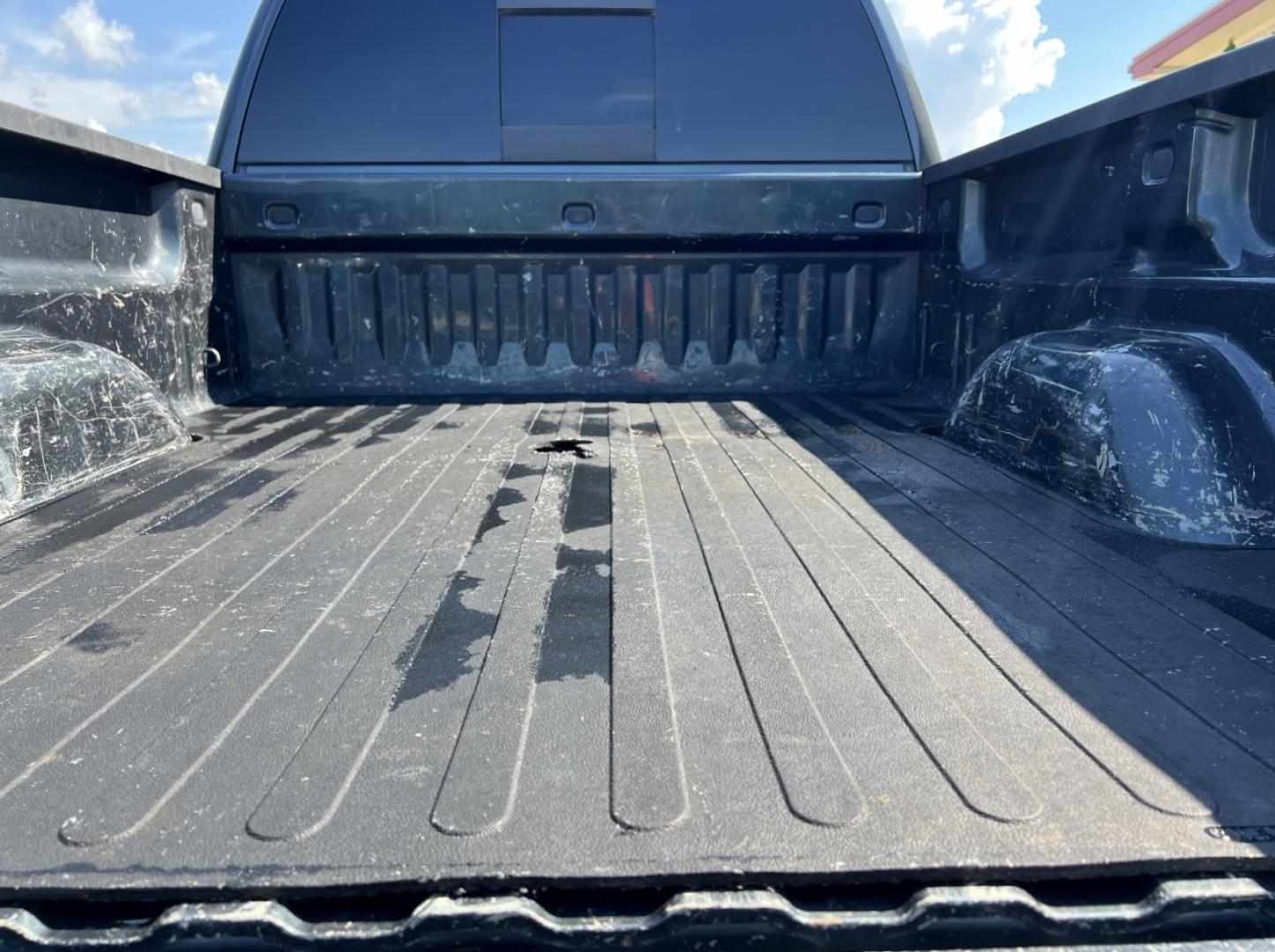 2018 GRAY /Gray Leather Chevrolet Silverado 2500HD LTZ Crew Cab Long Box 4WD (1GC1KWEG7JF) with an 6.0L V8 engine, Automatic transmission, located at 2990 Old Orchard Rd., Jackson, MO, 63755, 37.354214, -89.612106 - 2018 Chevrolet Silverado 2500HD LTZ 222xxx miles 4x4 6.0L V8 Automatic Leather Backup Camera Power/Heated Seats Bluetooth Remote Start Cruise Power Windows/Locks/Mirrors We have financing available and we accept trades! Fill out a credit application on our website or come by today! If y - Photo#21