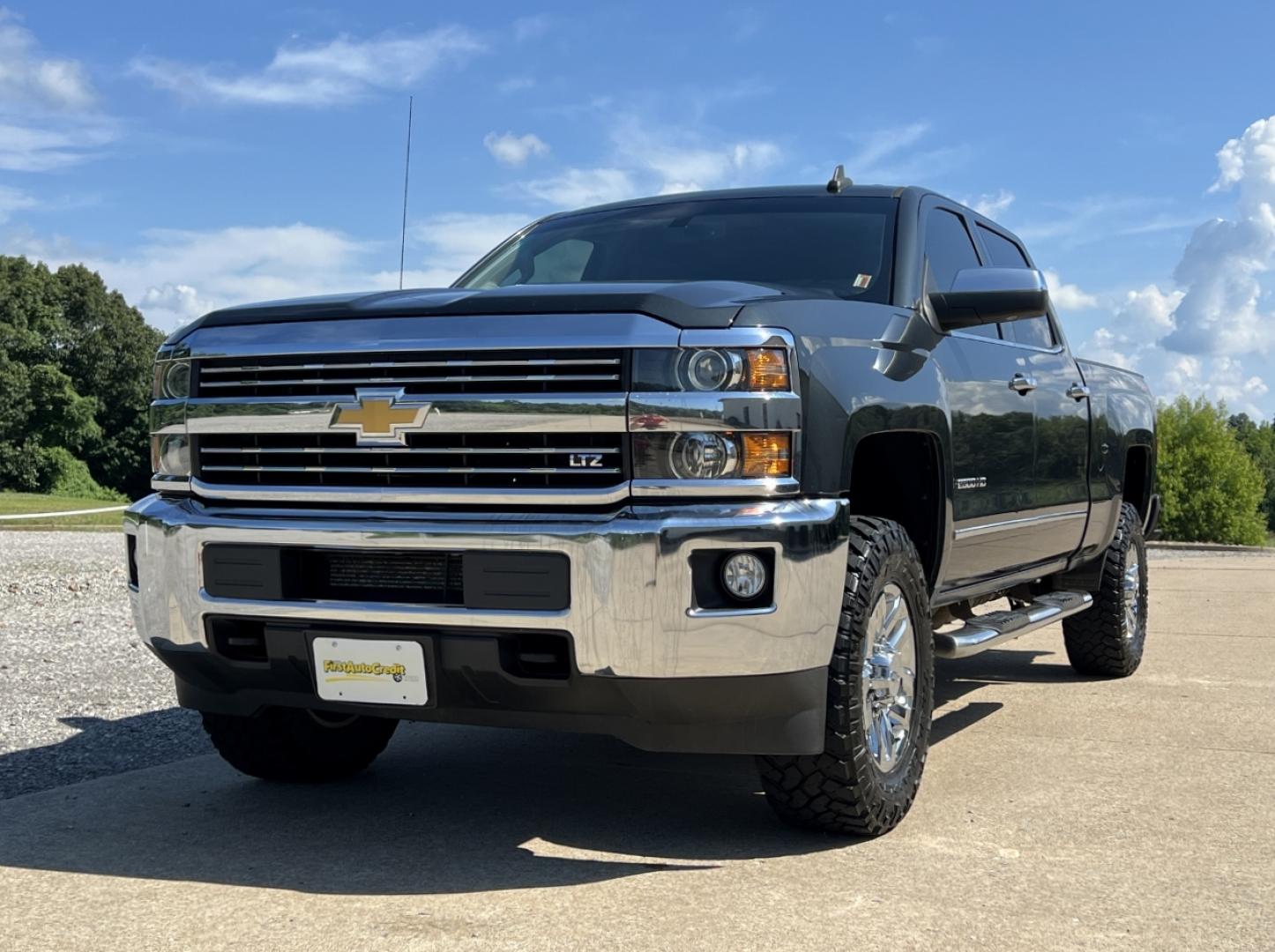 2018 GRAY /Gray Leather Chevrolet Silverado 2500HD LTZ Crew Cab Long Box 4WD (1GC1KWEG7JF) with an 6.0L V8 engine, Automatic transmission, located at 2990 Old Orchard Rd., Jackson, MO, 63755, 37.354214, -89.612106 - 2018 Chevrolet Silverado 2500HD LTZ 222xxx miles 4x4 6.0L V8 Automatic Leather Backup Camera Power/Heated Seats Bluetooth Remote Start Cruise Power Windows/Locks/Mirrors We have financing available and we accept trades! Fill out a credit application on our website or come by today! If y - Photo#7