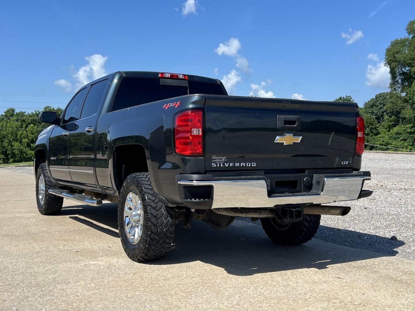 2018 GRAY /Gray Leather Chevrolet Silverado 2500HD LTZ Crew Cab Long Box 4WD (1GC1KWEG7JF) with an 6.0L V8 engine, Automatic transmission, located at 2990 Old Orchard Rd., Jackson, MO, 63755, 37.354214, -89.612106 - 2018 Chevrolet Silverado 2500HD LTZ 222xxx miles 4x4 6.0L V8 Automatic Leather Backup Camera Power/Heated Seats Bluetooth Remote Start Cruise Power Windows/Locks/Mirrors We have financing available and we accept trades! Fill out a credit application on our website or come by today! If y - Photo#11
