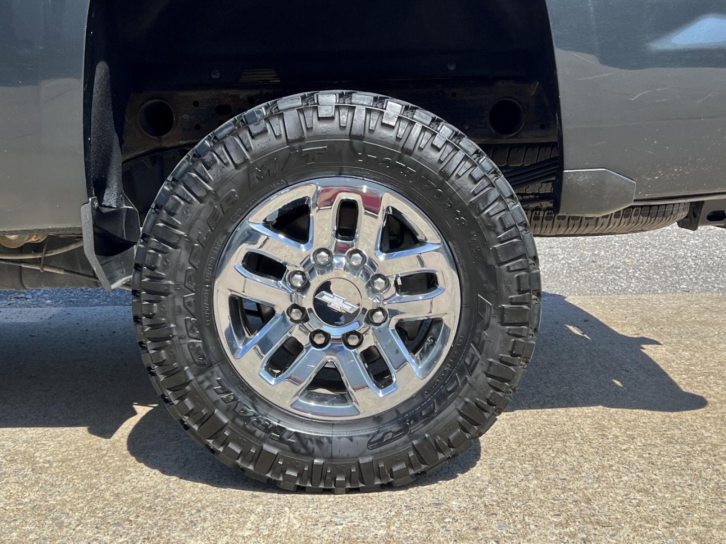 2018 GRAY /Gray Leather Chevrolet Silverado 2500HD LTZ Crew Cab Long Box 4WD (1GC1KWEG7JF) with an 6.0L V8 engine, Automatic transmission, located at 2990 Old Orchard Rd., Jackson, MO, 63755, 37.354214, -89.612106 - 2018 Chevrolet Silverado 2500HD LTZ 222xxx miles 4x4 6.0L V8 Automatic Leather Backup Camera Power/Heated Seats Bluetooth Remote Start Cruise Power Windows/Locks/Mirrors We have financing available and we accept trades! Fill out a credit application on our website or come by today! If y - Photo#35