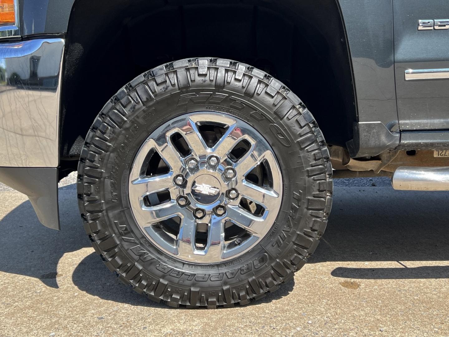 2018 GRAY /Gray Leather Chevrolet Silverado 2500HD LTZ Crew Cab Long Box 4WD (1GC1KWEG7JF) with an 6.0L V8 engine, Automatic transmission, located at 2990 Old Orchard Rd., Jackson, MO, 63755, 37.354214, -89.612106 - 2018 Chevrolet Silverado 2500HD LTZ 222xxx miles 4x4 6.0L V8 Automatic Leather Backup Camera Power/Heated Seats Bluetooth Remote Start Cruise Power Windows/Locks/Mirrors We have financing available and we accept trades! Fill out a credit application on our website or come by today! If y - Photo#34