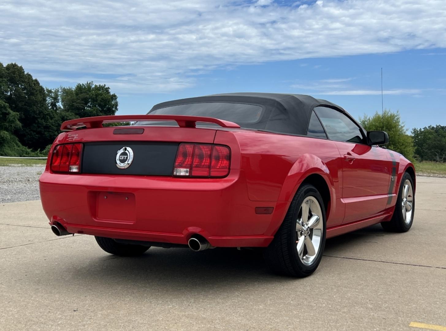 2006 RED /Red Leather Ford Mustang GT Deluxe Convertible (1ZVHT85H965) with an 4.6L V8 engine, Automatic transmission, located at 2990 Old Orchard Rd., Jackson, MO, 63755, 37.354214, -89.612106 - 2006 Ford Mustang GT Deluxe 118xxx miles Rear Wheel Drive 4.6L V8 Automatic Leather Power Driver Seat Cruise Power Windows/Locks/Mirrors We have financing available and we accept trades! Fill out a credit application on our website or come by today! If you have any questions, give us a cal - Photo#6
