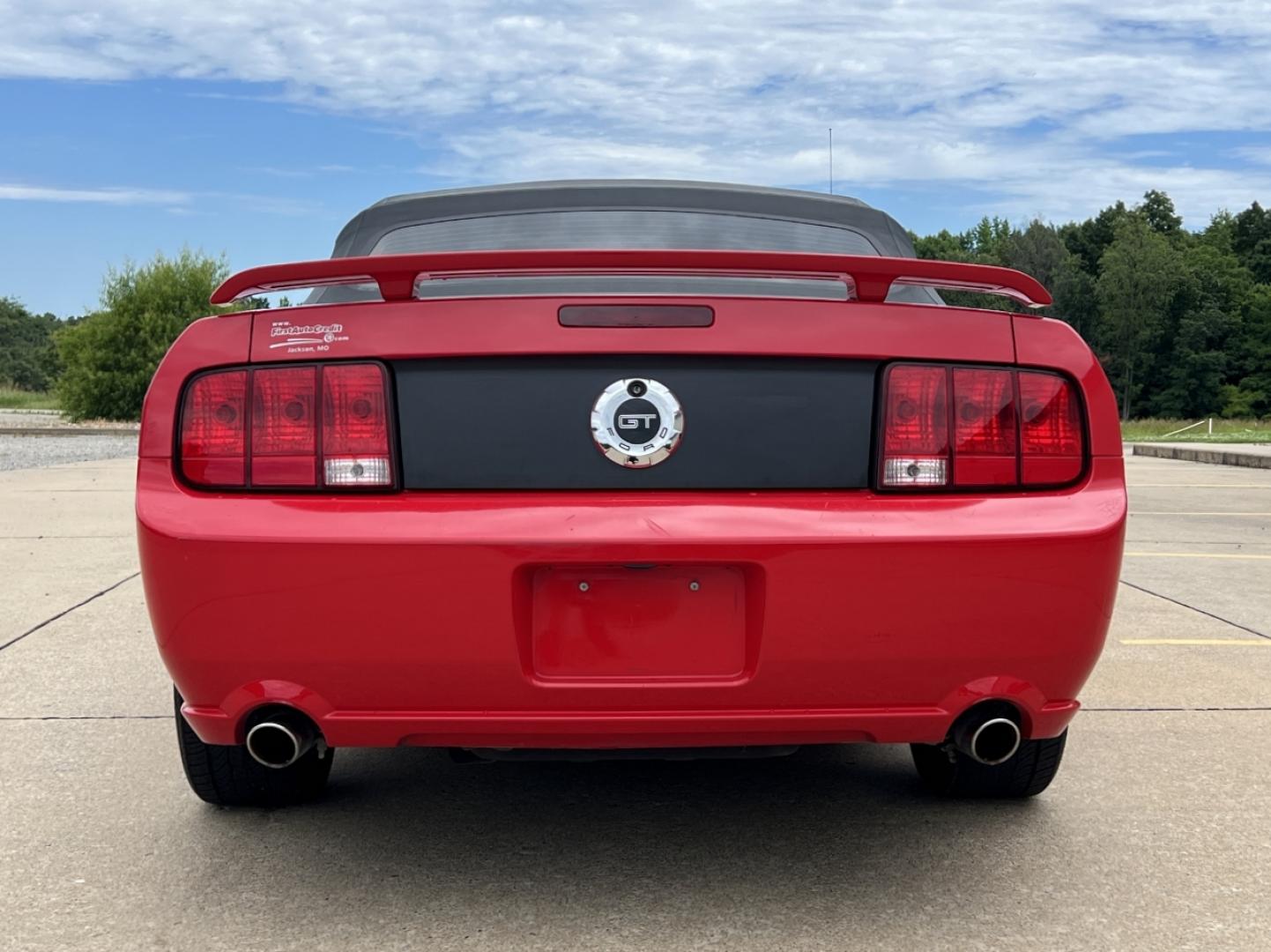 2006 RED /Red Leather Ford Mustang GT Deluxe Convertible (1ZVHT85H965) with an 4.6L V8 engine, Automatic transmission, located at 2990 Old Orchard Rd., Jackson, MO, 63755, 37.354214, -89.612106 - 2006 Ford Mustang GT Deluxe 118xxx miles Rear Wheel Drive 4.6L V8 Automatic Leather Power Driver Seat Cruise Power Windows/Locks/Mirrors We have financing available and we accept trades! Fill out a credit application on our website or come by today! If you have any questions, give us a cal - Photo#8