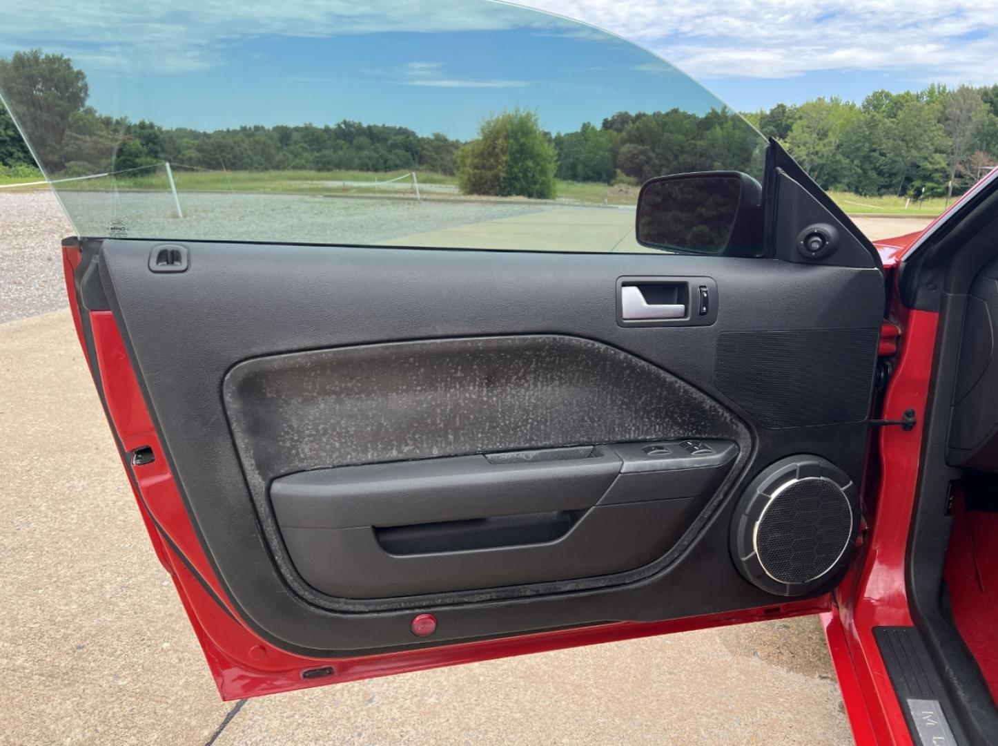 2006 RED /Red Leather Ford Mustang GT Deluxe Convertible (1ZVHT85H965) with an 4.6L V8 engine, Automatic transmission, located at 2990 Old Orchard Rd., Jackson, MO, 63755, 37.354214, -89.612106 - 2006 Ford Mustang GT Deluxe 118xxx miles Rear Wheel Drive 4.6L V8 Automatic Leather Power Driver Seat Cruise Power Windows/Locks/Mirrors We have financing available and we accept trades! Fill out a credit application on our website or come by today! If you have any questions, give us a cal - Photo#10