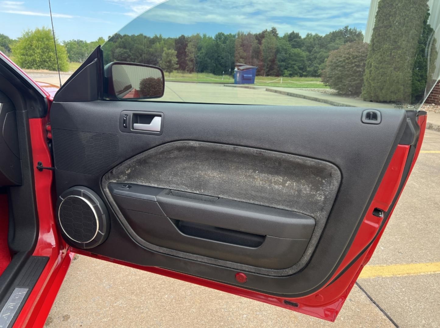 2006 RED /Red Leather Ford Mustang GT Deluxe Convertible (1ZVHT85H965) with an 4.6L V8 engine, Automatic transmission, located at 2990 Old Orchard Rd., Jackson, MO, 63755, 37.354214, -89.612106 - 2006 Ford Mustang GT Deluxe 118xxx miles Rear Wheel Drive 4.6L V8 Automatic Leather Power Driver Seat Cruise Power Windows/Locks/Mirrors We have financing available and we accept trades! Fill out a credit application on our website or come by today! If you have any questions, give us a cal - Photo#12