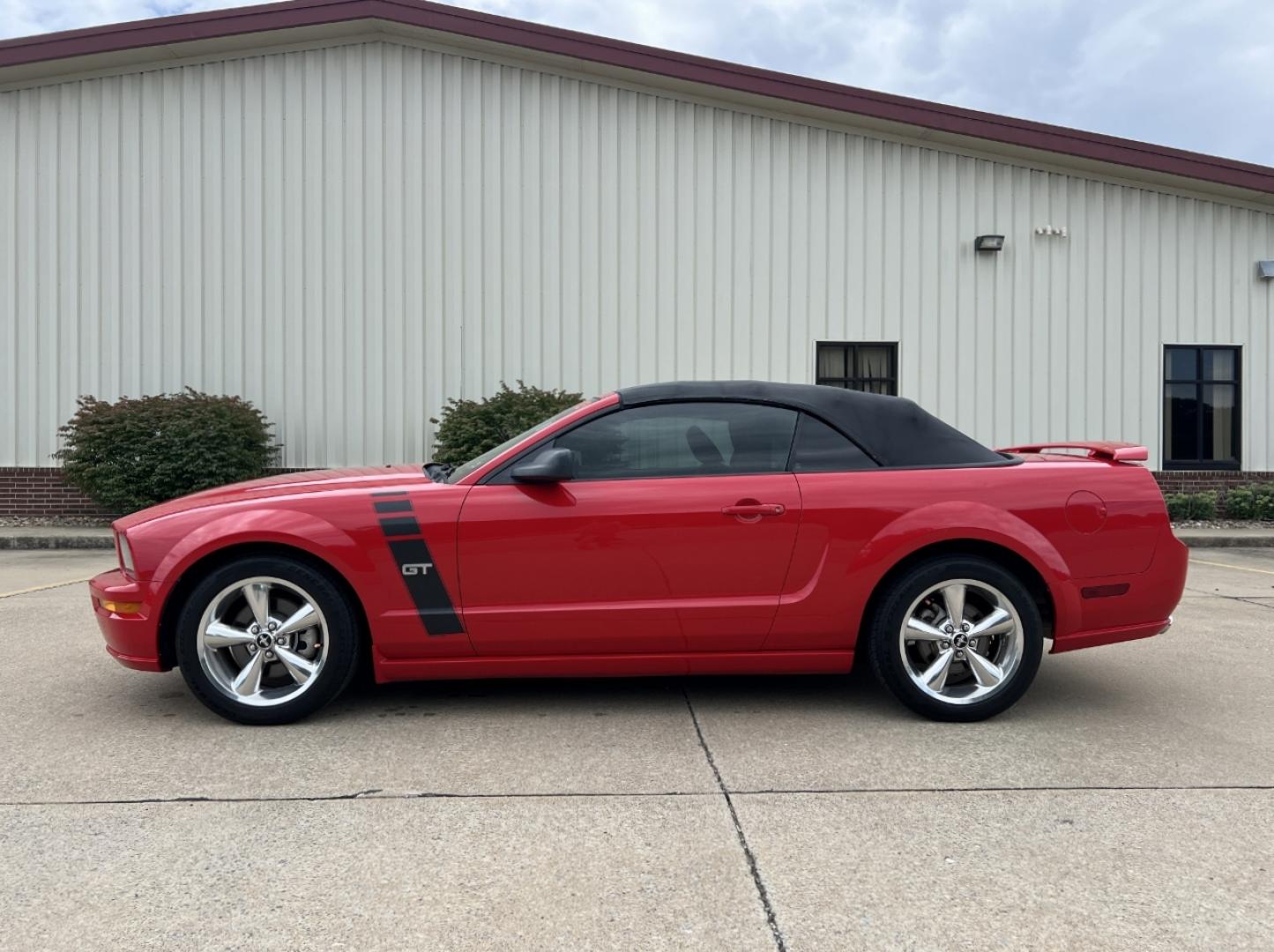2006 RED /Red Leather Ford Mustang GT Deluxe Convertible (1ZVHT85H965) with an 4.6L V8 engine, Automatic transmission, located at 2990 Old Orchard Rd., Jackson, MO, 63755, 37.354214, -89.612106 - 2006 Ford Mustang GT Deluxe 118xxx miles Rear Wheel Drive 4.6L V8 Automatic Leather Power Driver Seat Cruise Power Windows/Locks/Mirrors We have financing available and we accept trades! Fill out a credit application on our website or come by today! If you have any questions, give us a cal - Photo#4