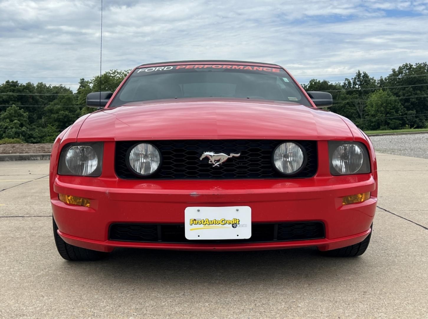 2006 RED /Red Leather Ford Mustang GT Deluxe Convertible (1ZVHT85H965) with an 4.6L V8 engine, Automatic transmission, located at 2990 Old Orchard Rd., Jackson, MO, 63755, 37.354214, -89.612106 - 2006 Ford Mustang GT Deluxe 118xxx miles Rear Wheel Drive 4.6L V8 Automatic Leather Power Driver Seat Cruise Power Windows/Locks/Mirrors We have financing available and we accept trades! Fill out a credit application on our website or come by today! If you have any questions, give us a cal - Photo#9