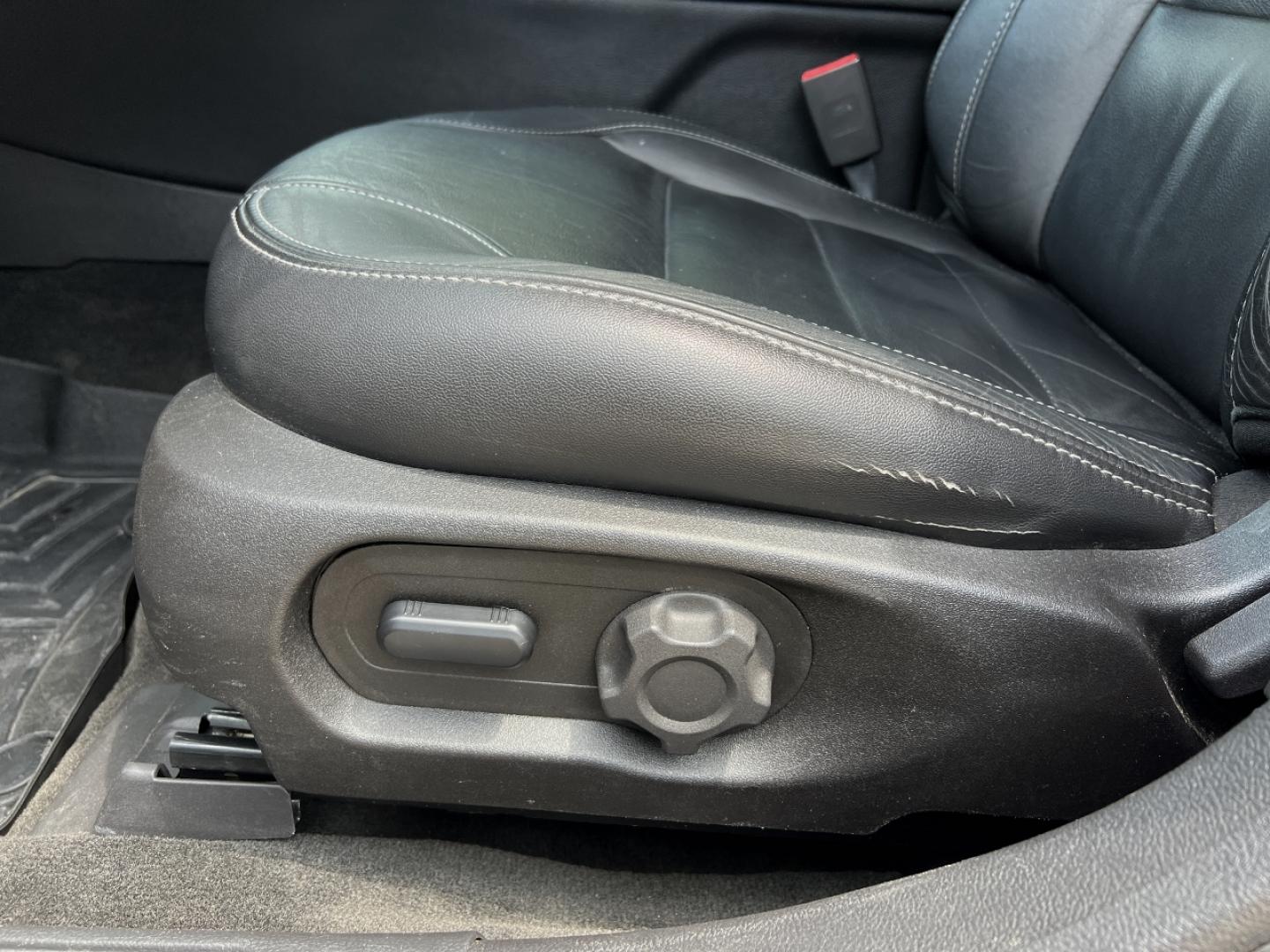 2016 BLACK /Black Leather Ford Taurus SEL FWD (1FAHP2E83GG) with an 3.5L V6 engine, Automatic transmission, located at 2990 Old Orchard Rd., Jackson, MO, 63755, 37.354214, -89.612106 - 2016 Ford Taurus SEL Only 84xxx miles Front Wheel Drive 3.5L V6 Automatic Leather Navigation Power/Heated Seats Backup Camera Bluetooth Remote Start Cruise Power Windows/Locks/Mirrors We have financing available and we accept trades! Fill out a credit application on our website or come - Photo#5
