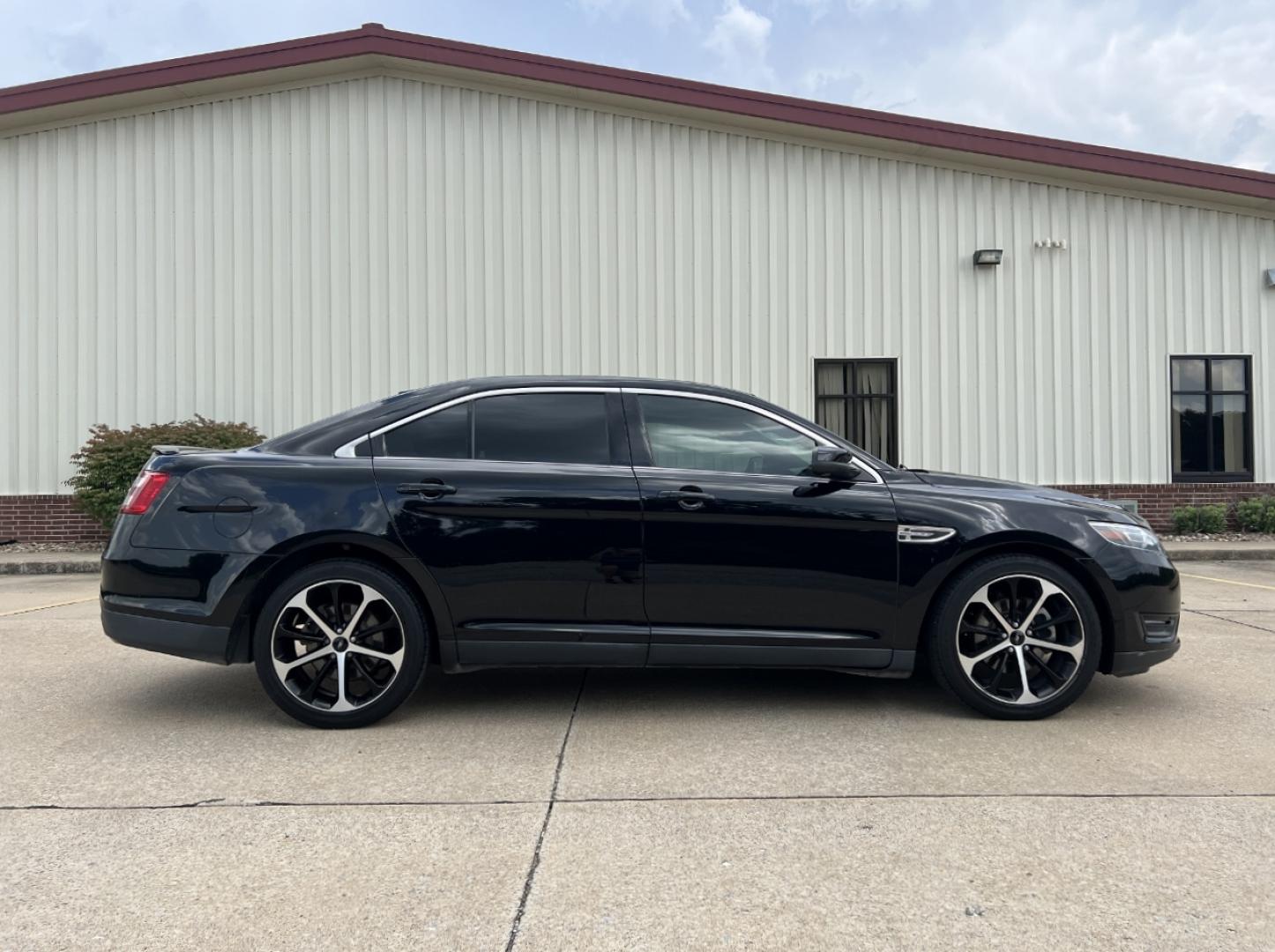 2016 BLACK /Black Leather Ford Taurus SEL FWD (1FAHP2E83GG) with an 3.5L V6 engine, Automatic transmission, located at 2990 Old Orchard Rd., Jackson, MO, 63755, 37.354214, -89.612106 - 2016 Ford Taurus SEL Only 84xxx miles Front Wheel Drive 3.5L V6 Automatic Leather Navigation Power/Heated Seats Backup Camera Bluetooth Remote Start Cruise Power Windows/Locks/Mirrors We have financing available and we accept trades! Fill out a credit application on our website or come - Photo#9