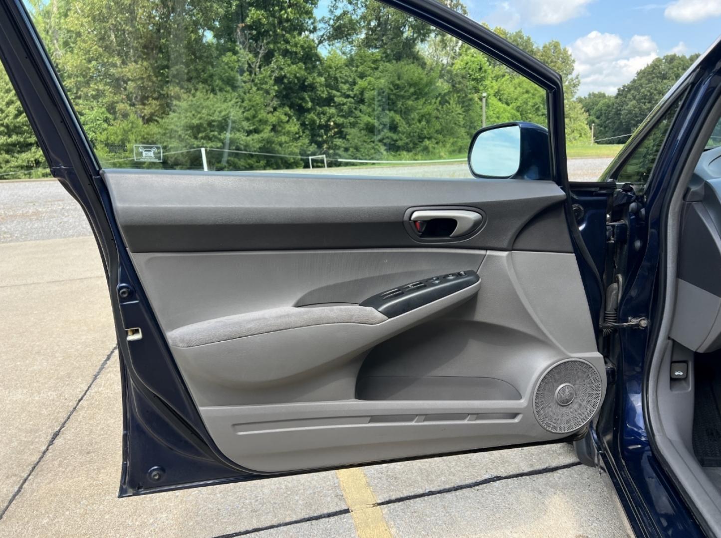 2008 BLUE /Gray Cloth Honda Civic LX (1HGFA16548L) with an 1.8L 4 Cyl. engine, Automatic transmission, located at 2990 Old Orchard Rd., Jackson, MO, 63755, 37.354214, -89.612106 - 2008 Honda Civic LX 183xxx miles Front Wheel Drive 1.8L 4 Cyl. Automatic Cruise Power Windows/Locks/Mirrors We have financing available and we accept trades! Fill out a credit application on our website or come by today! If you have any questions, give us a call at (573) 204-7777 or visit ou - Photo#9