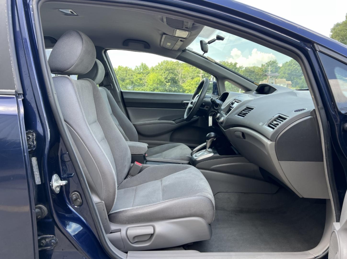 2008 BLUE /Gray Cloth Honda Civic LX (1HGFA16548L) with an 1.8L 4 Cyl. engine, Automatic transmission, located at 2990 Old Orchard Rd., Jackson, MO, 63755, 37.354214, -89.612106 - 2008 Honda Civic LX 183xxx miles Front Wheel Drive 1.8L 4 Cyl. Automatic Cruise Power Windows/Locks/Mirrors We have financing available and we accept trades! Fill out a credit application on our website or come by today! If you have any questions, give us a call at (573) 204-7777 or visit ou - Photo#12