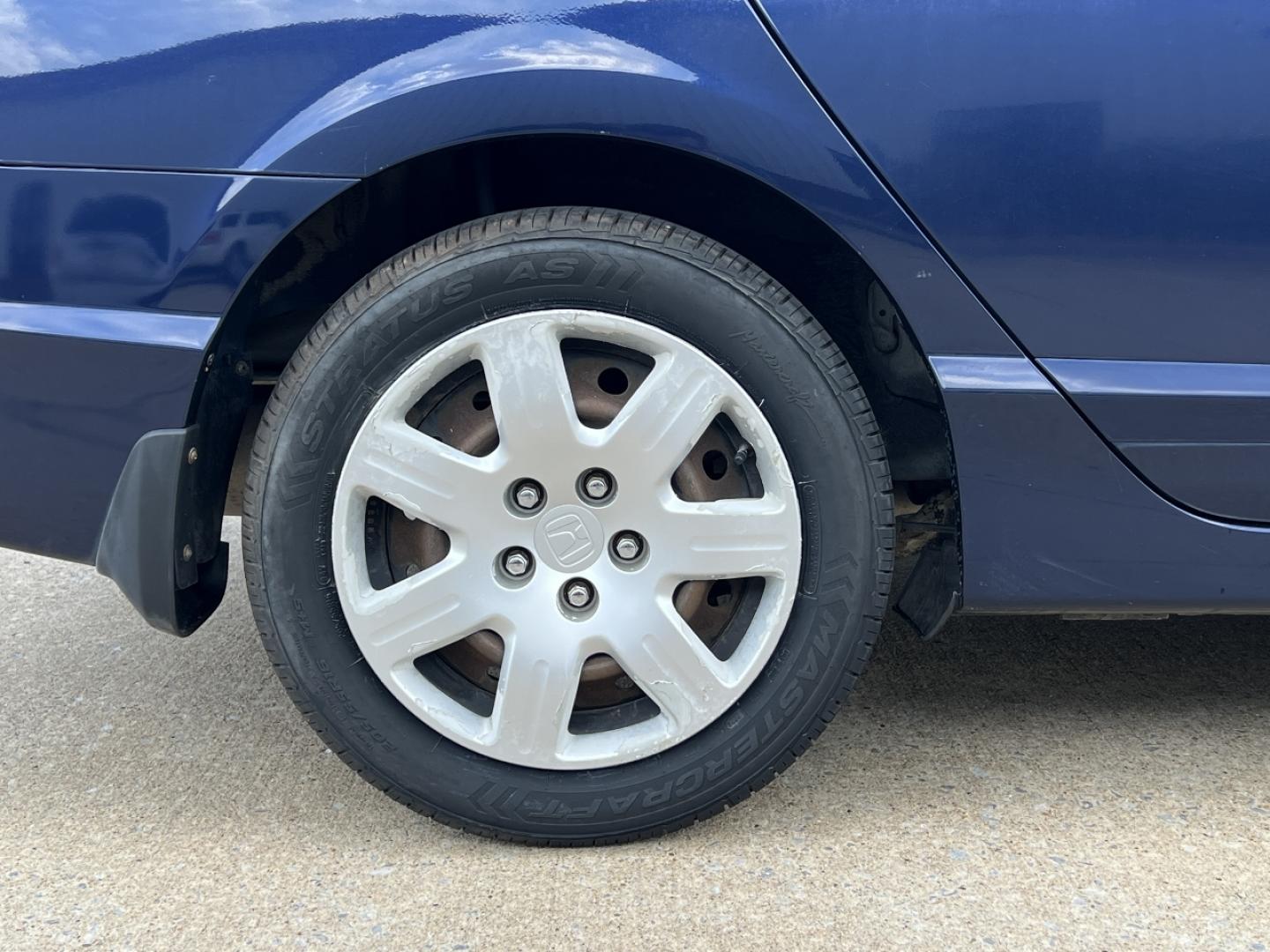 2008 BLUE /Gray Cloth Honda Civic LX (1HGFA16548L) with an 1.8L 4 Cyl. engine, Automatic transmission, located at 2990 Old Orchard Rd., Jackson, MO, 63755, 37.354214, -89.612106 - 2008 Honda Civic LX 183xxx miles Front Wheel Drive 1.8L 4 Cyl. Automatic Cruise Power Windows/Locks/Mirrors We have financing available and we accept trades! Fill out a credit application on our website or come by today! If you have any questions, give us a call at (573) 204-7777 or visit ou - Photo#29