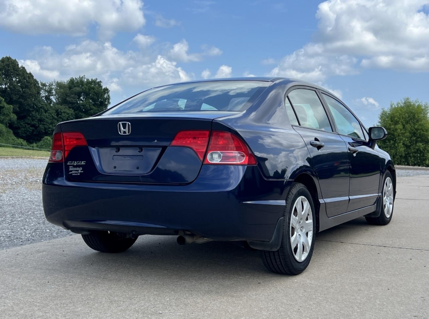 2008 BLUE /Gray Cloth Honda Civic LX (1HGFA16548L) with an 1.8L 4 Cyl. engine, Automatic transmission, located at 2990 Old Orchard Rd., Jackson, MO, 63755, 37.354214, -89.612106 - 2008 Honda Civic LX 183xxx miles Front Wheel Drive 1.8L 4 Cyl. Automatic Cruise Power Windows/Locks/Mirrors We have financing available and we accept trades! Fill out a credit application on our website or come by today! If you have any questions, give us a call at (573) 204-7777 or visit ou - Photo#5