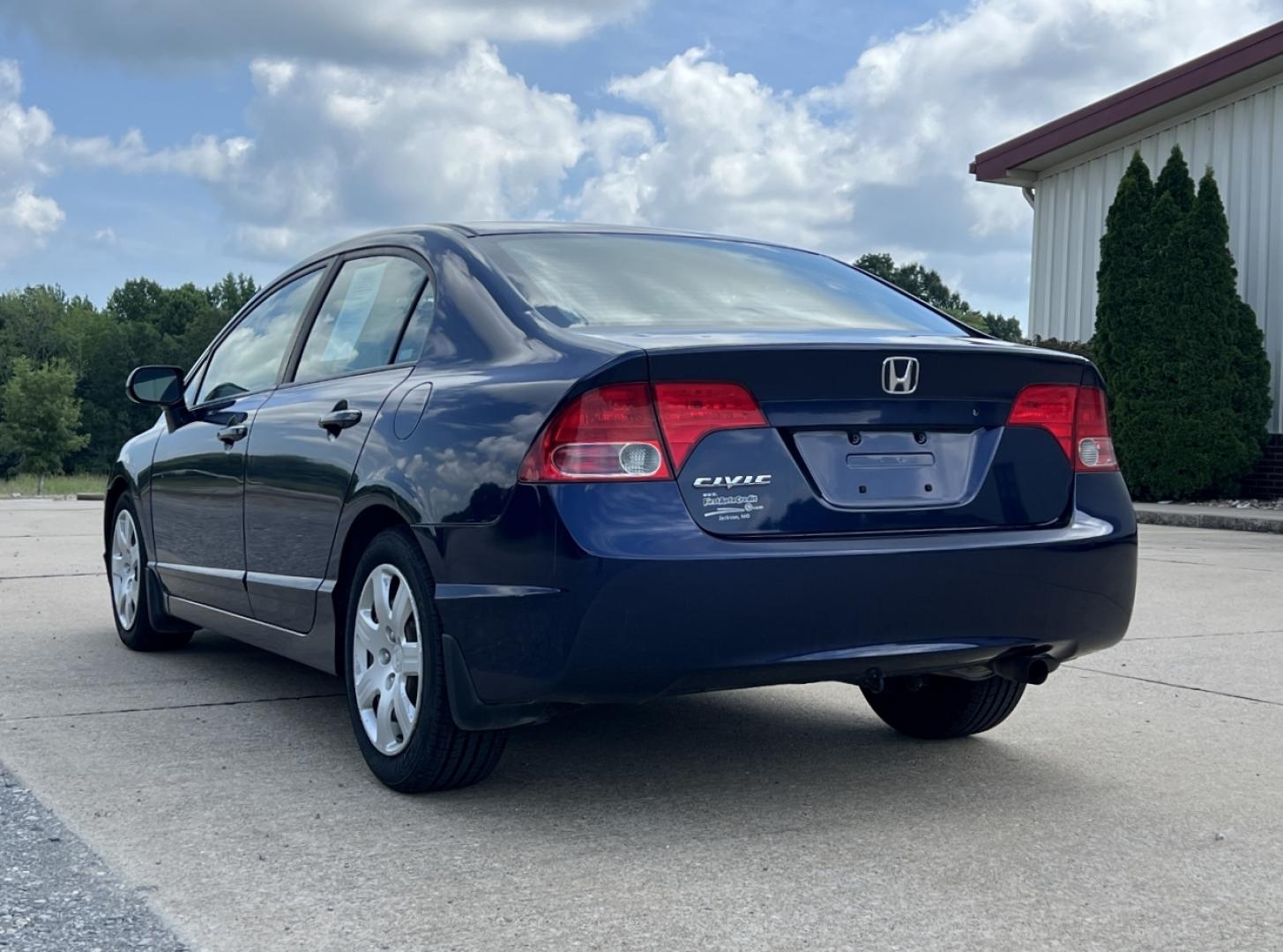 2008 BLUE /Gray Cloth Honda Civic LX (1HGFA16548L) with an 1.8L 4 Cyl. engine, Automatic transmission, located at 2990 Old Orchard Rd., Jackson, MO, 63755, 37.354214, -89.612106 - 2008 Honda Civic LX 183xxx miles Front Wheel Drive 1.8L 4 Cyl. Automatic Cruise Power Windows/Locks/Mirrors We have financing available and we accept trades! Fill out a credit application on our website or come by today! If you have any questions, give us a call at (573) 204-7777 or visit ou - Photo#6