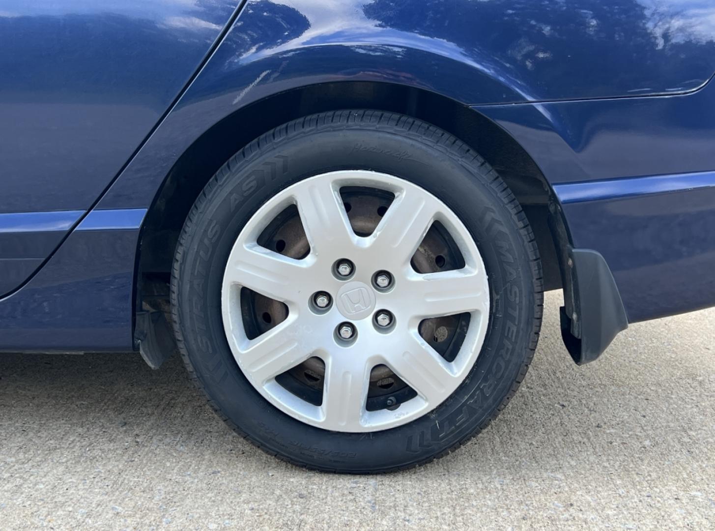 2008 BLUE /Gray Cloth Honda Civic LX (1HGFA16548L) with an 1.8L 4 Cyl. engine, Automatic transmission, located at 2990 Old Orchard Rd., Jackson, MO, 63755, 37.354214, -89.612106 - 2008 Honda Civic LX 183xxx miles Front Wheel Drive 1.8L 4 Cyl. Automatic Cruise Power Windows/Locks/Mirrors We have financing available and we accept trades! Fill out a credit application on our website or come by today! If you have any questions, give us a call at (573) 204-7777 or visit ou - Photo#28